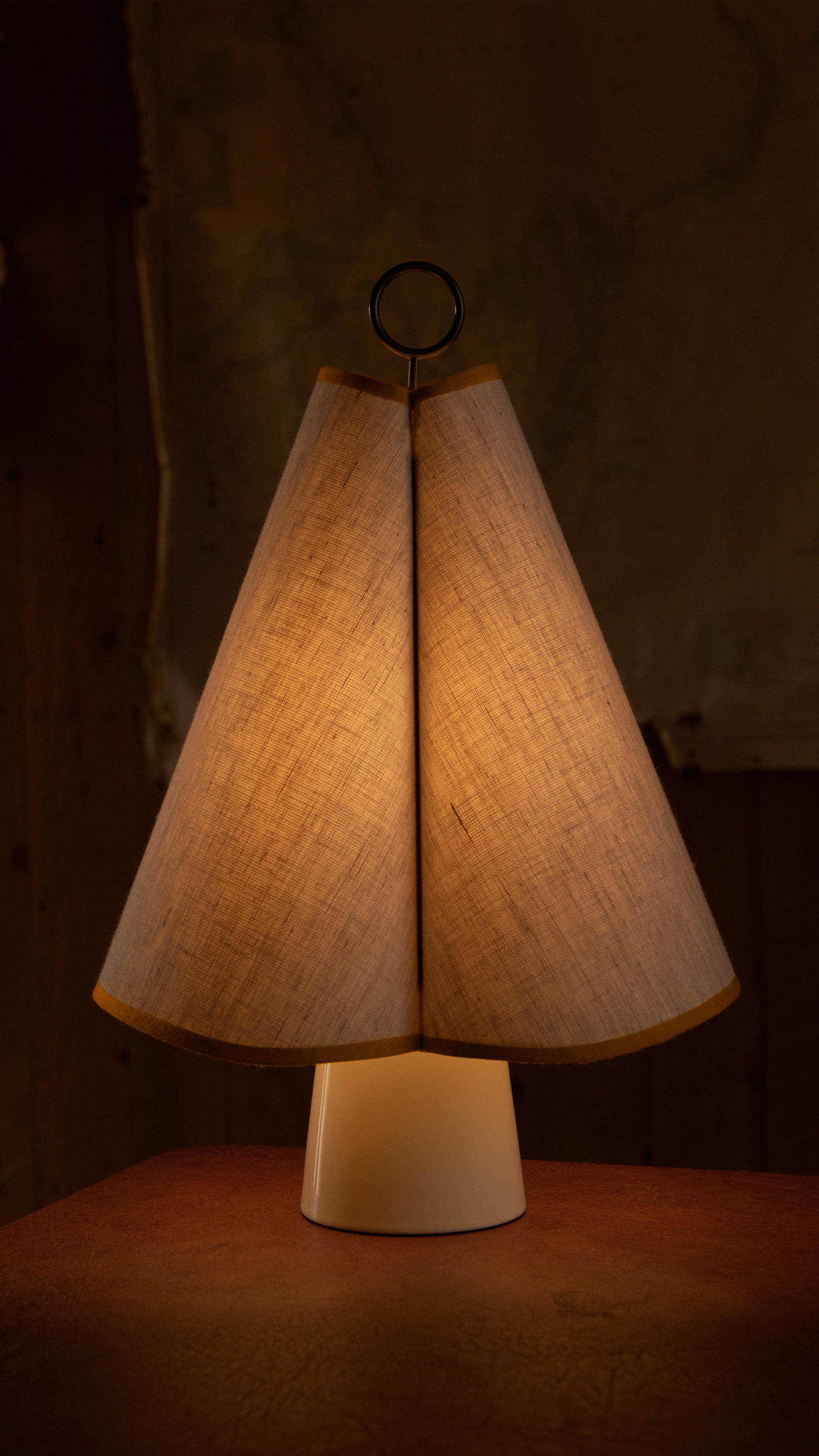 Portable lamp HORNBÆK white with yellow finish