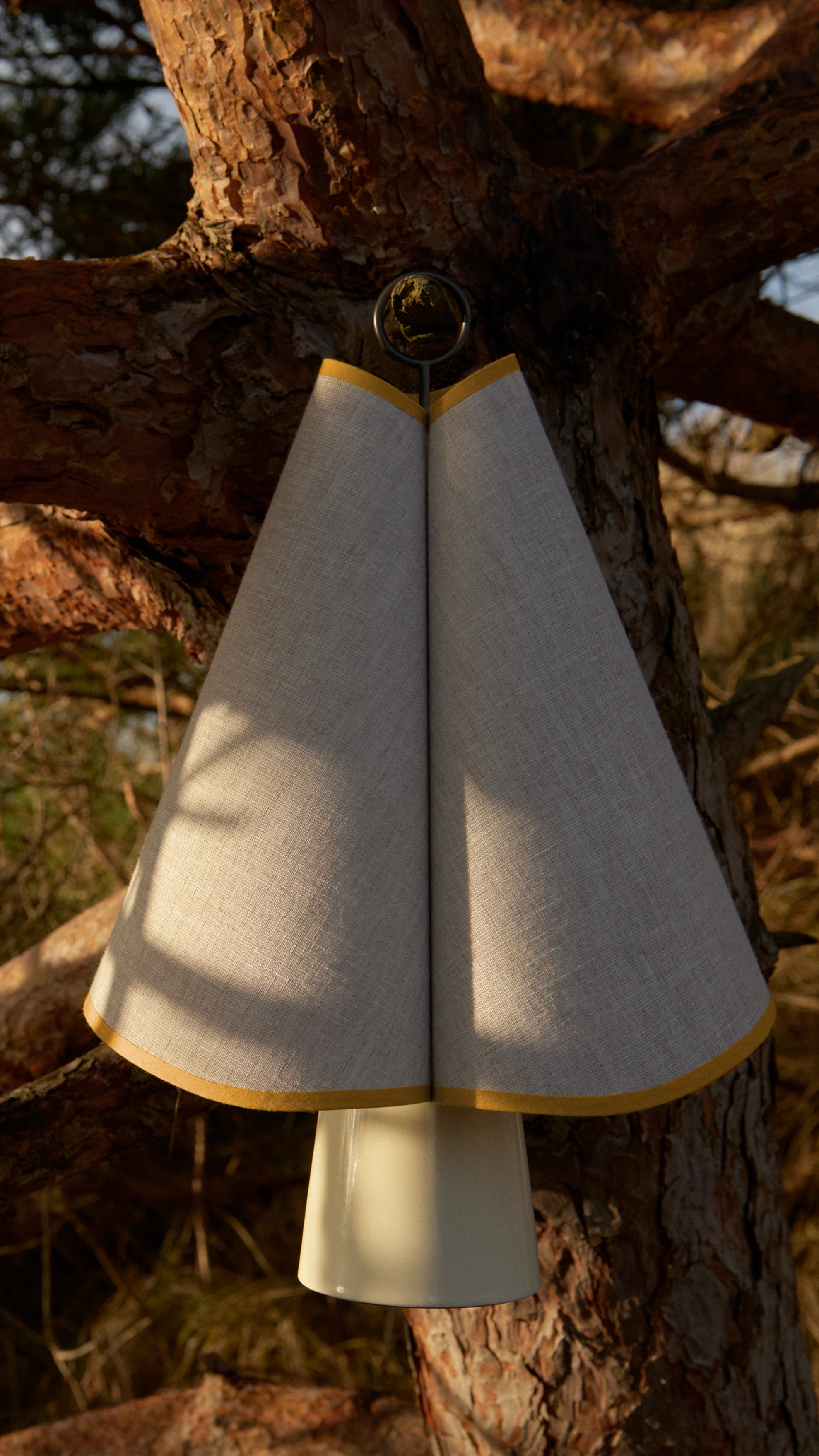 Portable lamp HORNBÆK white with yellow finish
