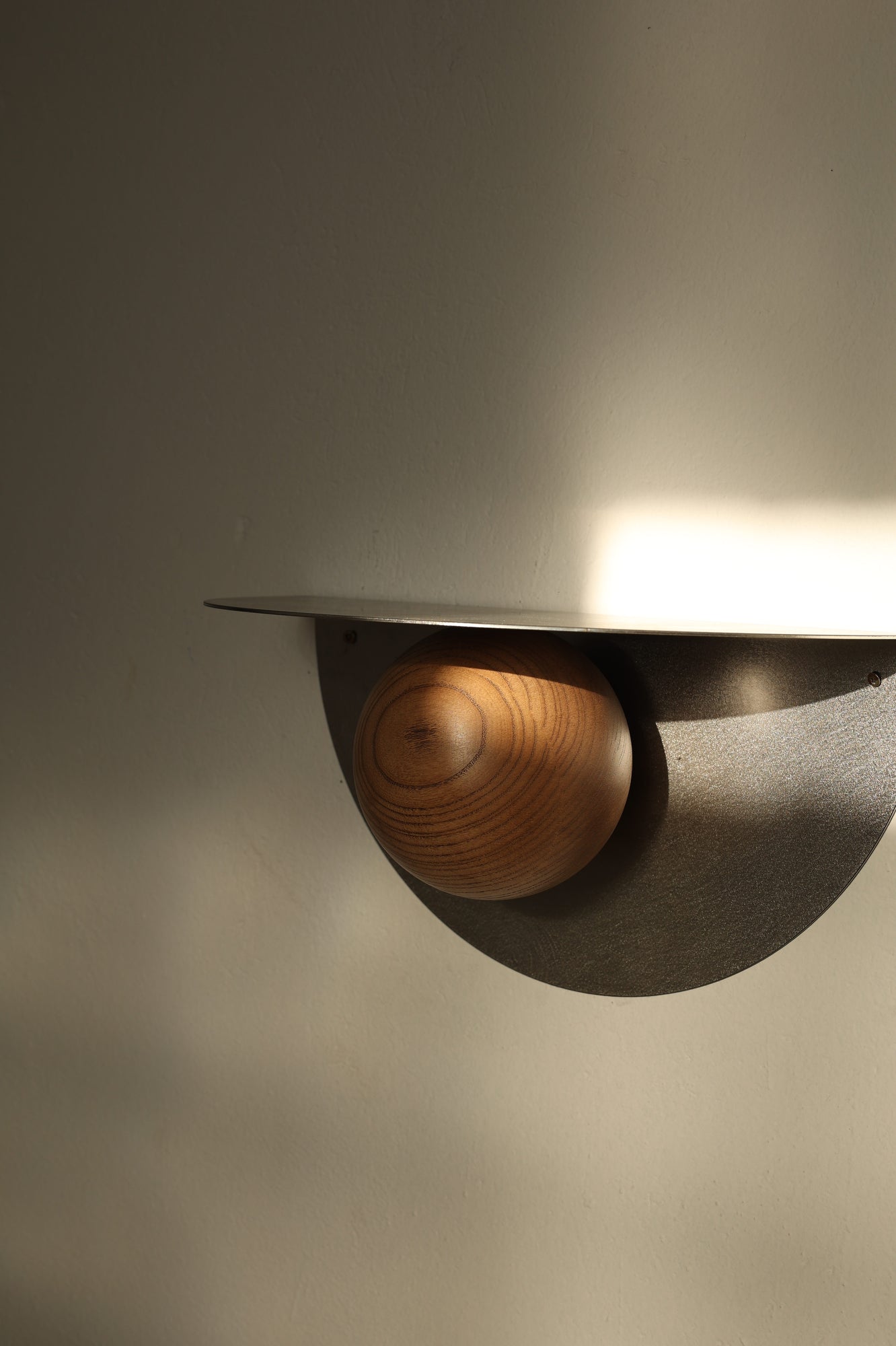Wandplank POP van staal en hout