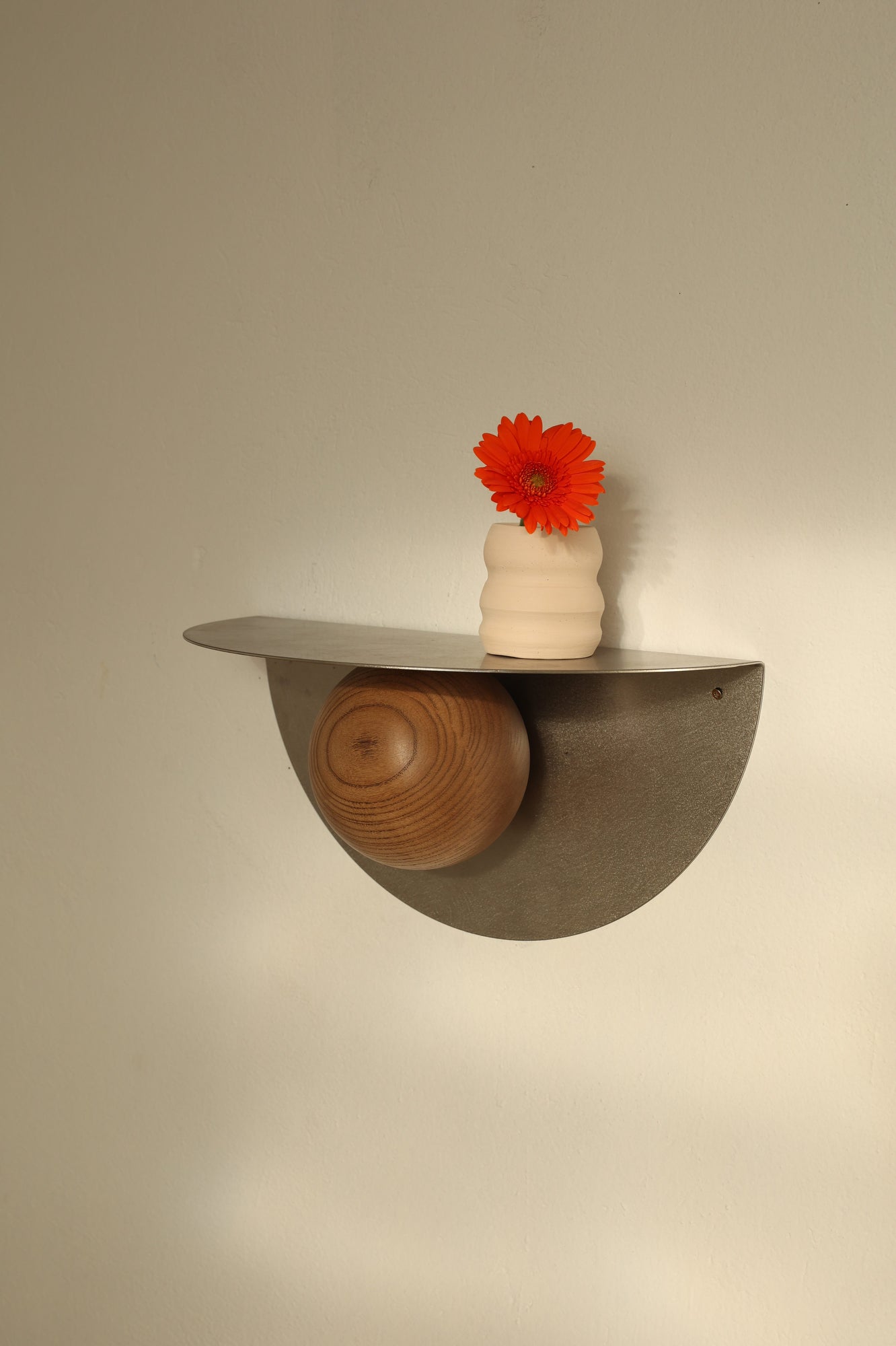 Wandplank POP van staal en hout