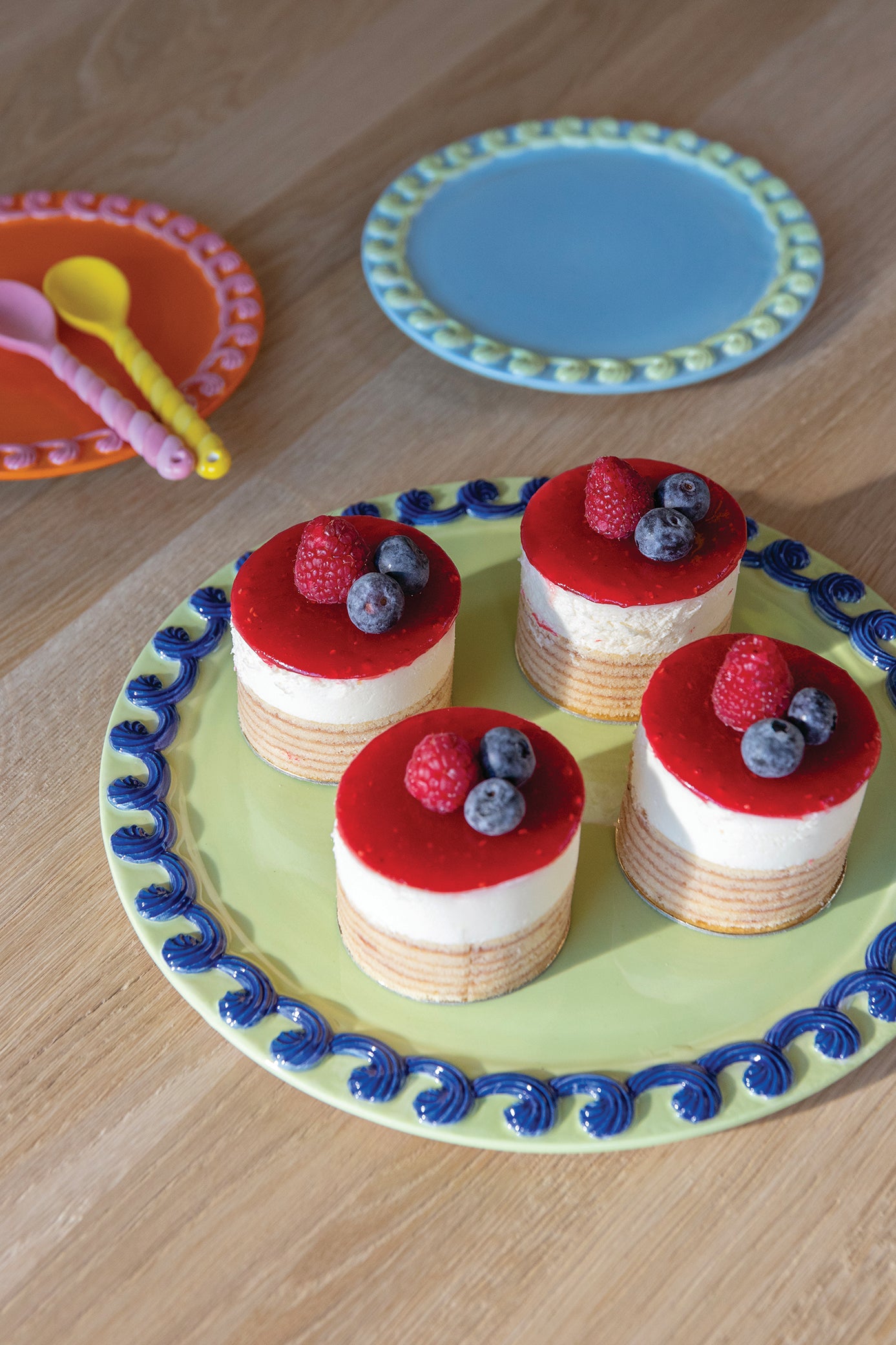 Servierteller WHIP gelb mit blau