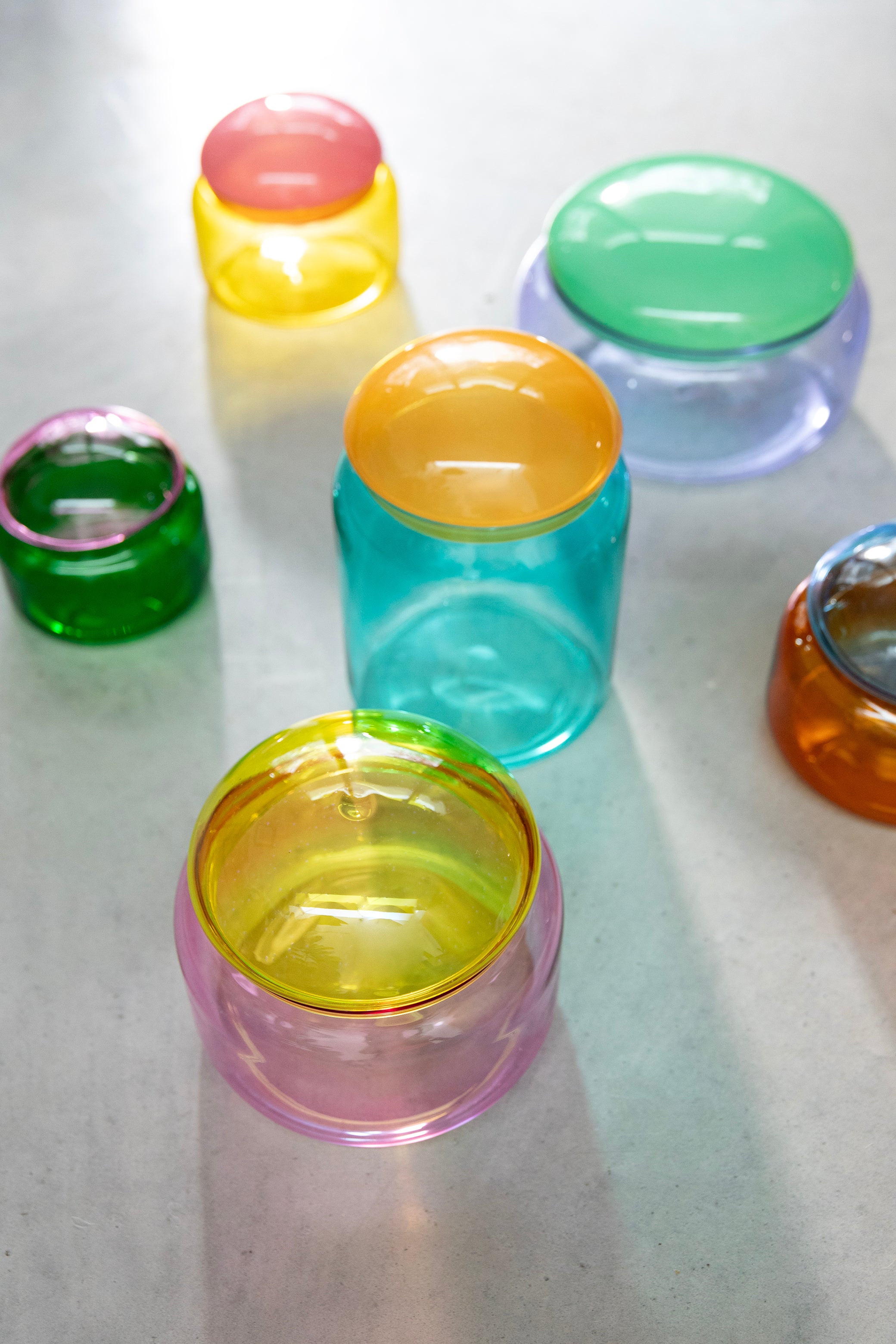Glasbehälter PUFFY türkis mit orangefarbenem Deckel