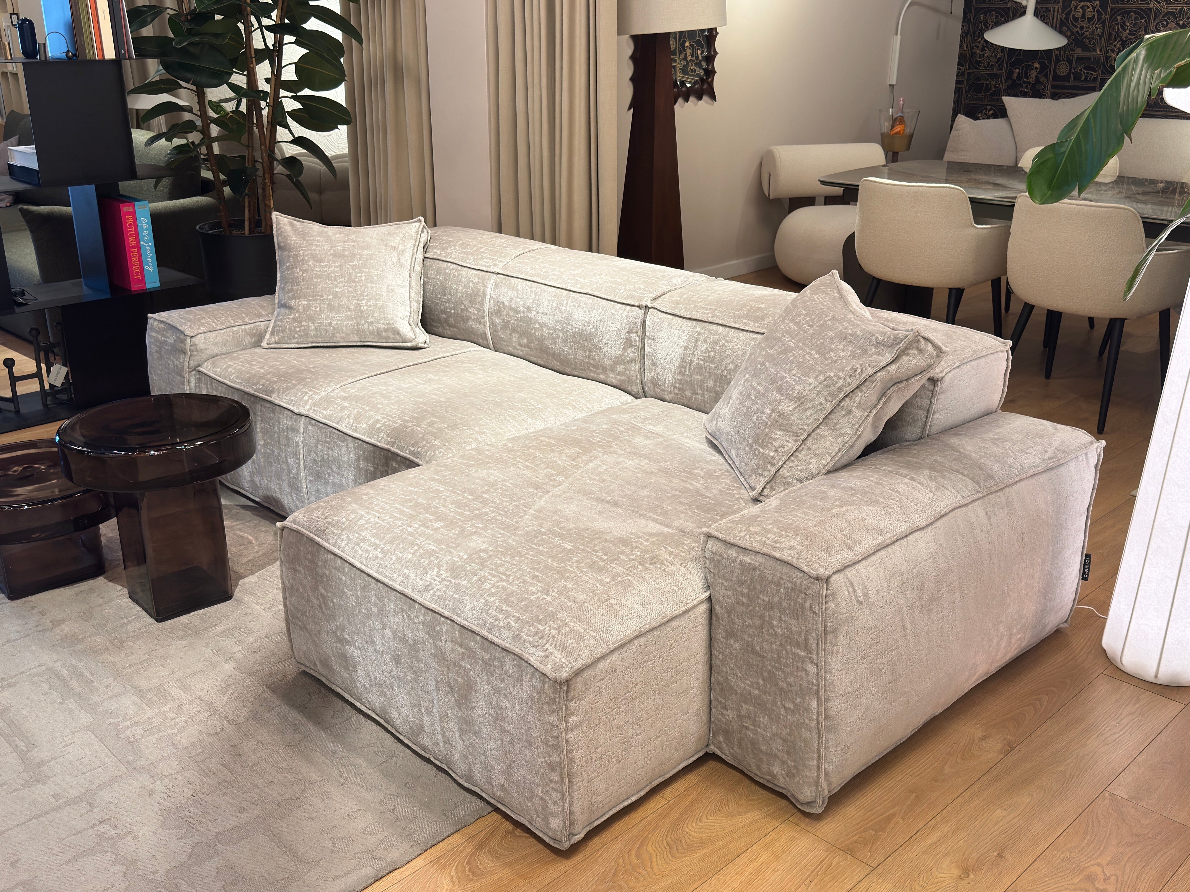 Hoekbank met 2 CUSHIONS grijs in Smeraldo stof - showroommodel