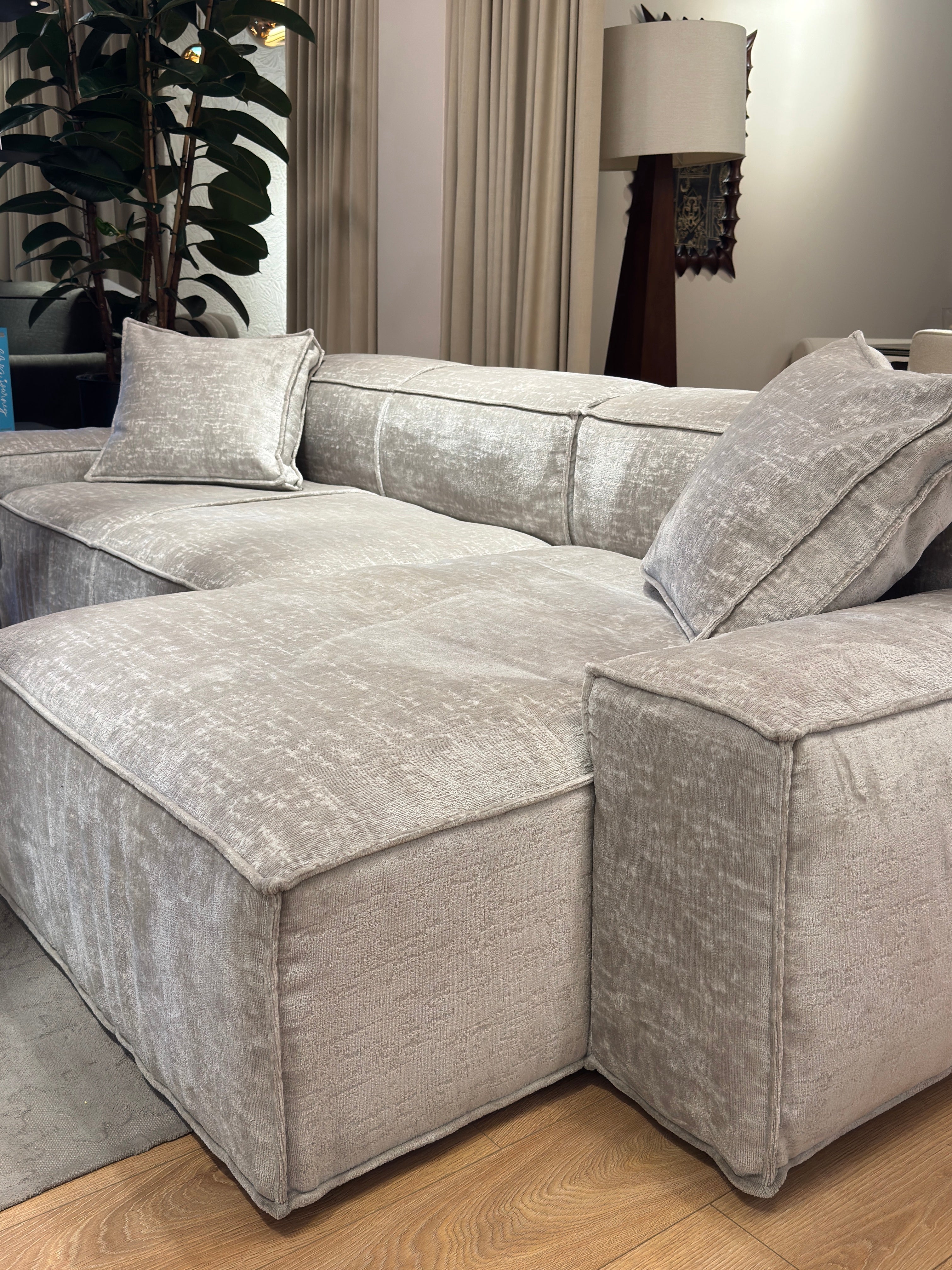 Hoekbank met 2 CUSHIONS grijs in Smeraldo stof - showroommodel
