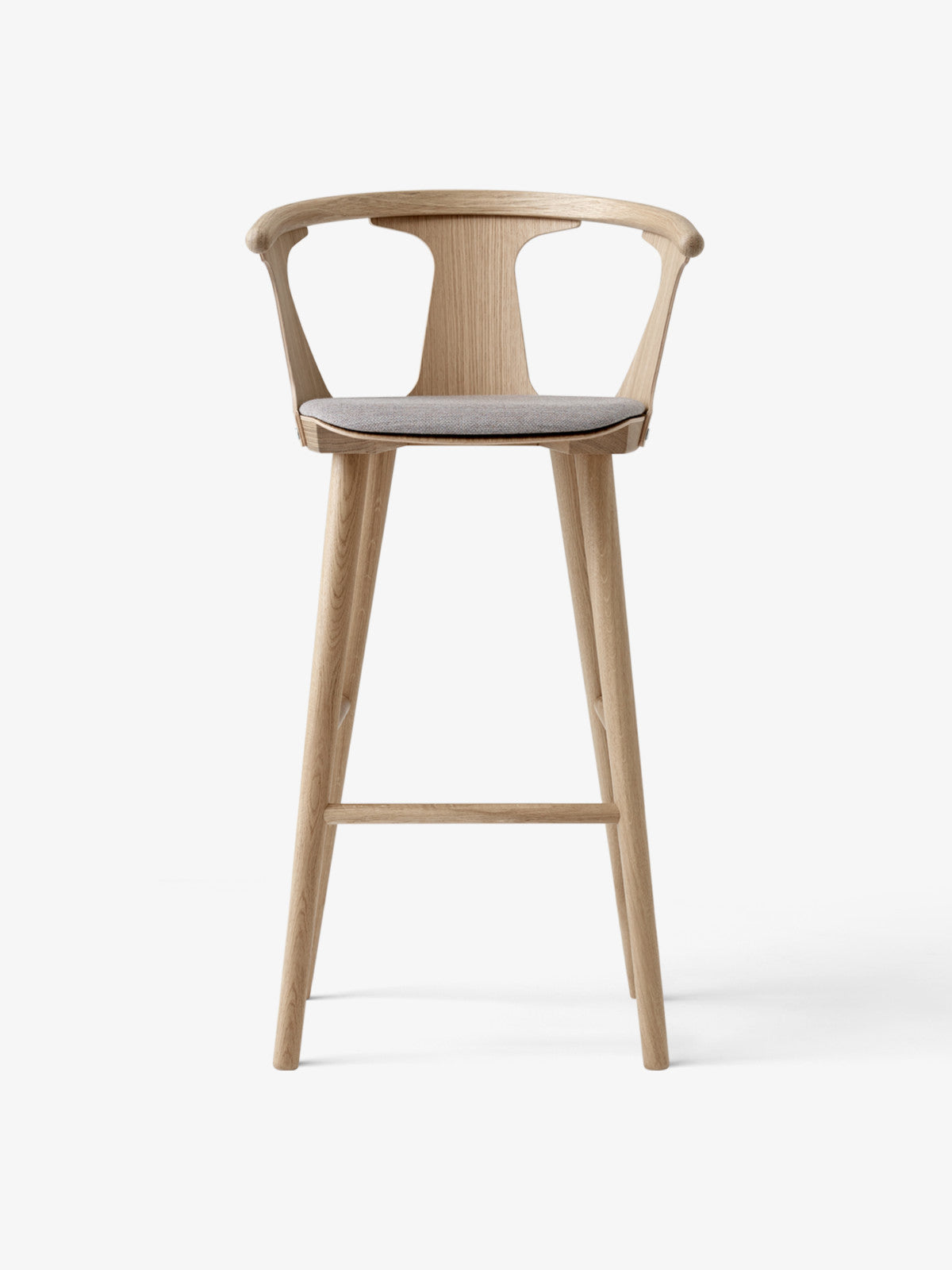 Hocker IN BETWEEN geolied eiken met een gestofferde zitting