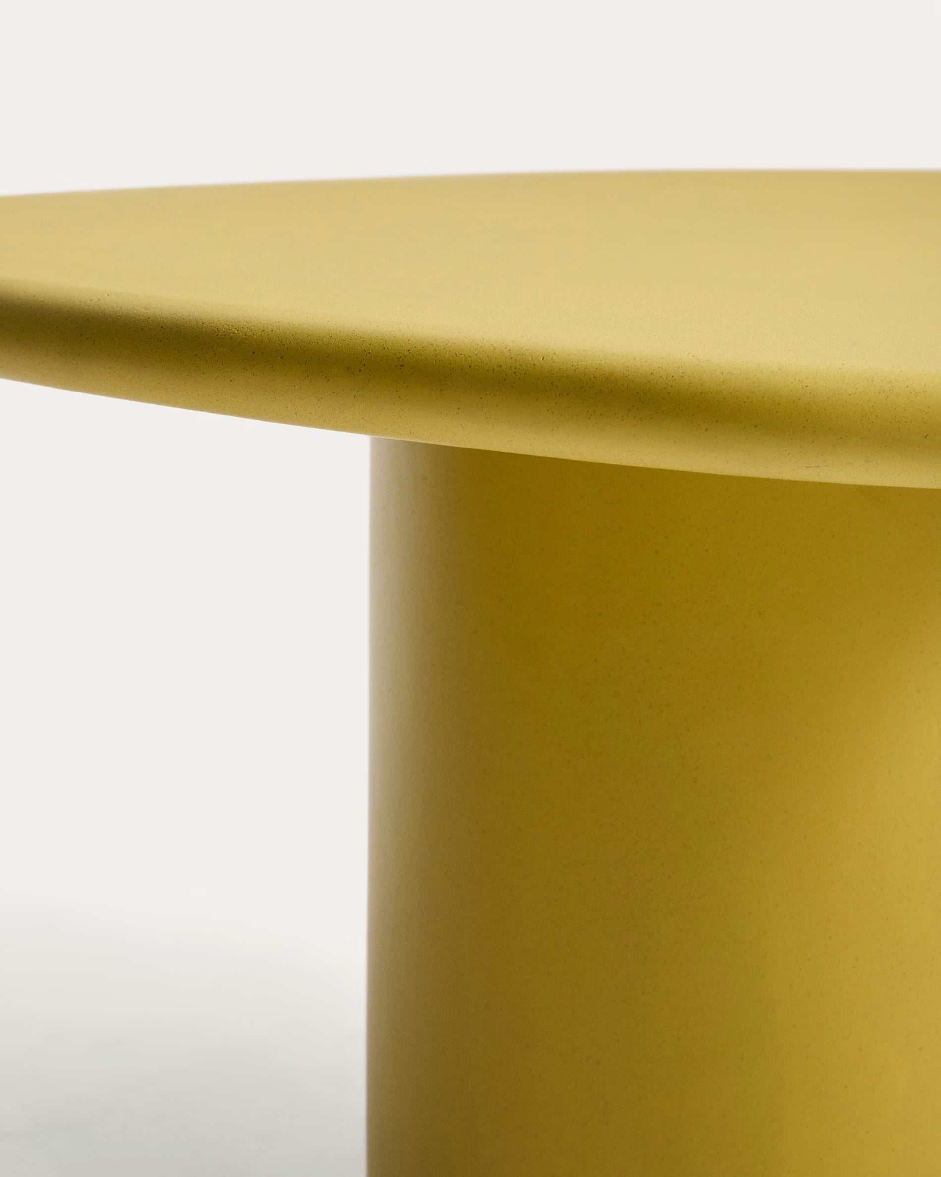 Café-Tisch für den Außenbereich MACARELLA senfgelb Zement