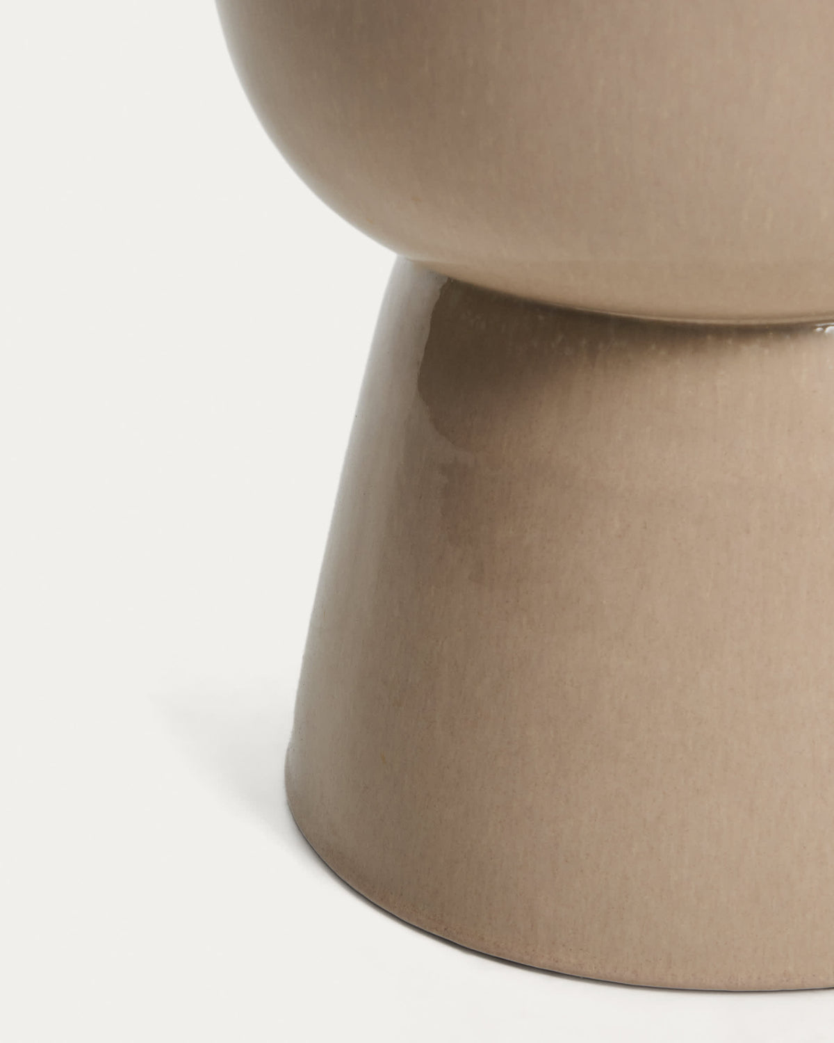 Stolik boczny ogrodowy MESQUIDA ecru ceramika szkliwiona – ujęcie 5