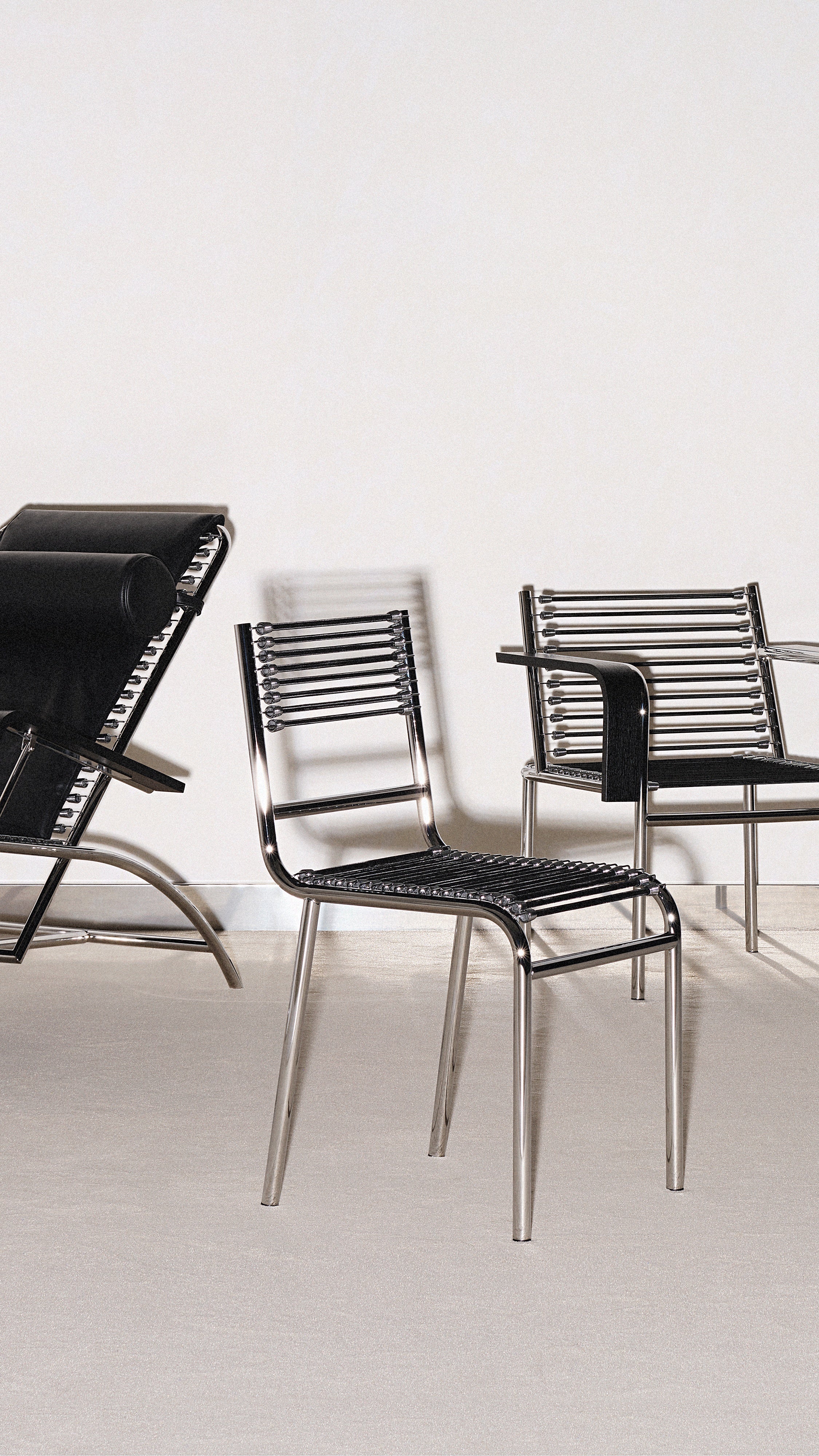 Stoel SANDOWS N°212 zwart met stalen basis