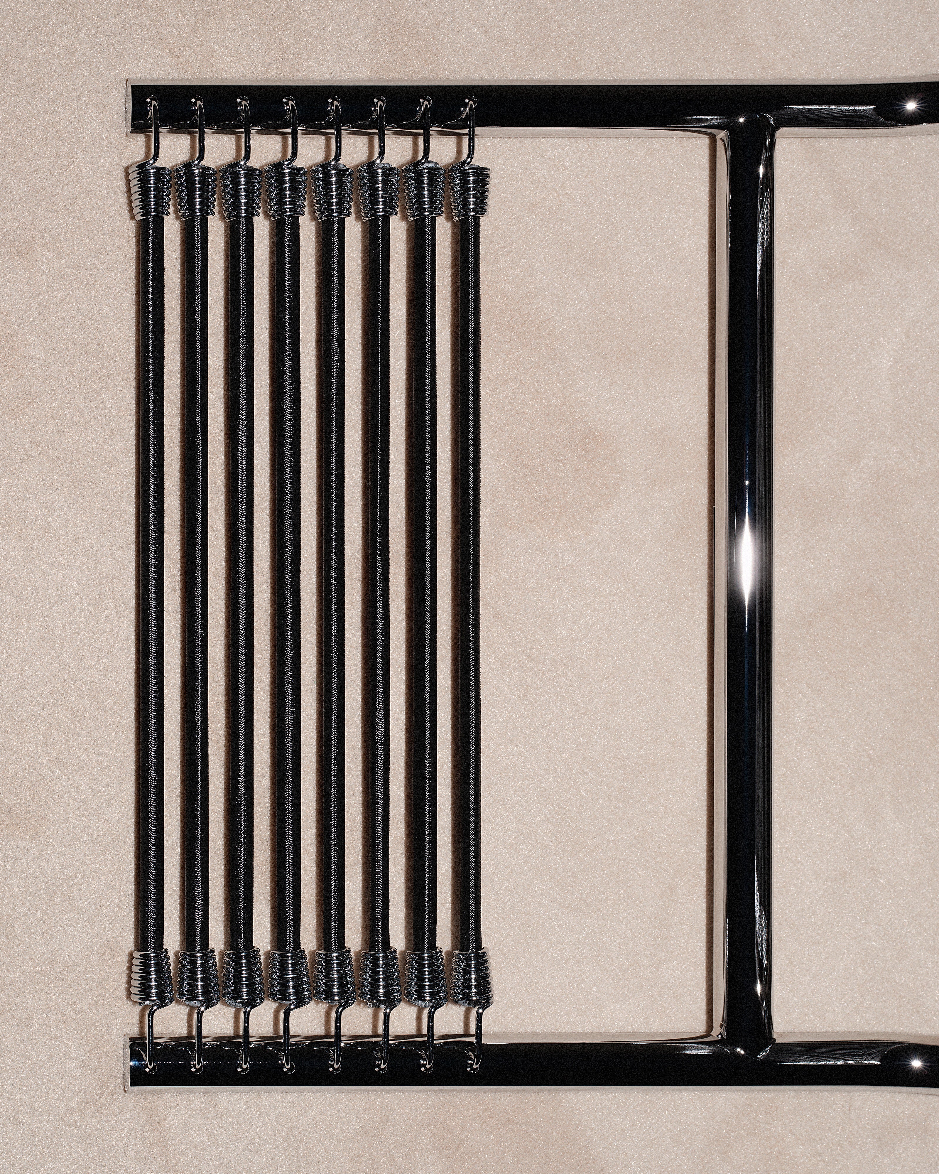 Stoel SANDOWS N°212 zwart met stalen basis