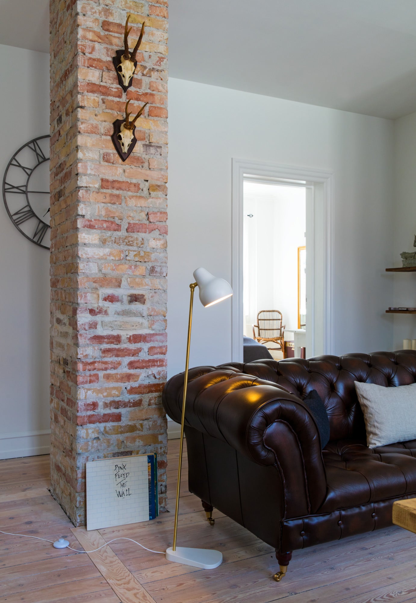 Stehlampe VL 38 weiß mit goldener Veredelung