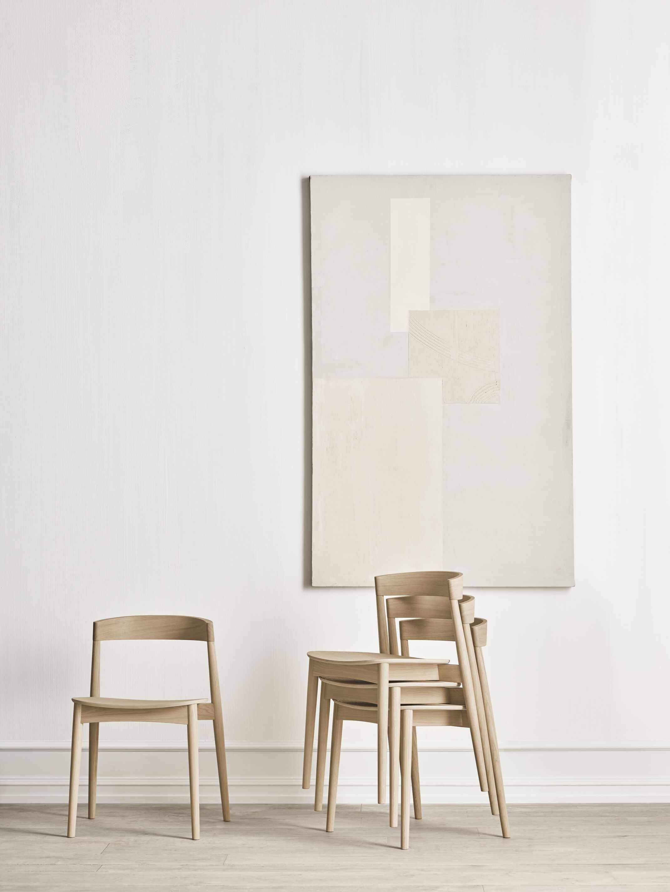 Stoel KITE van gelakt eikenhout in grijs