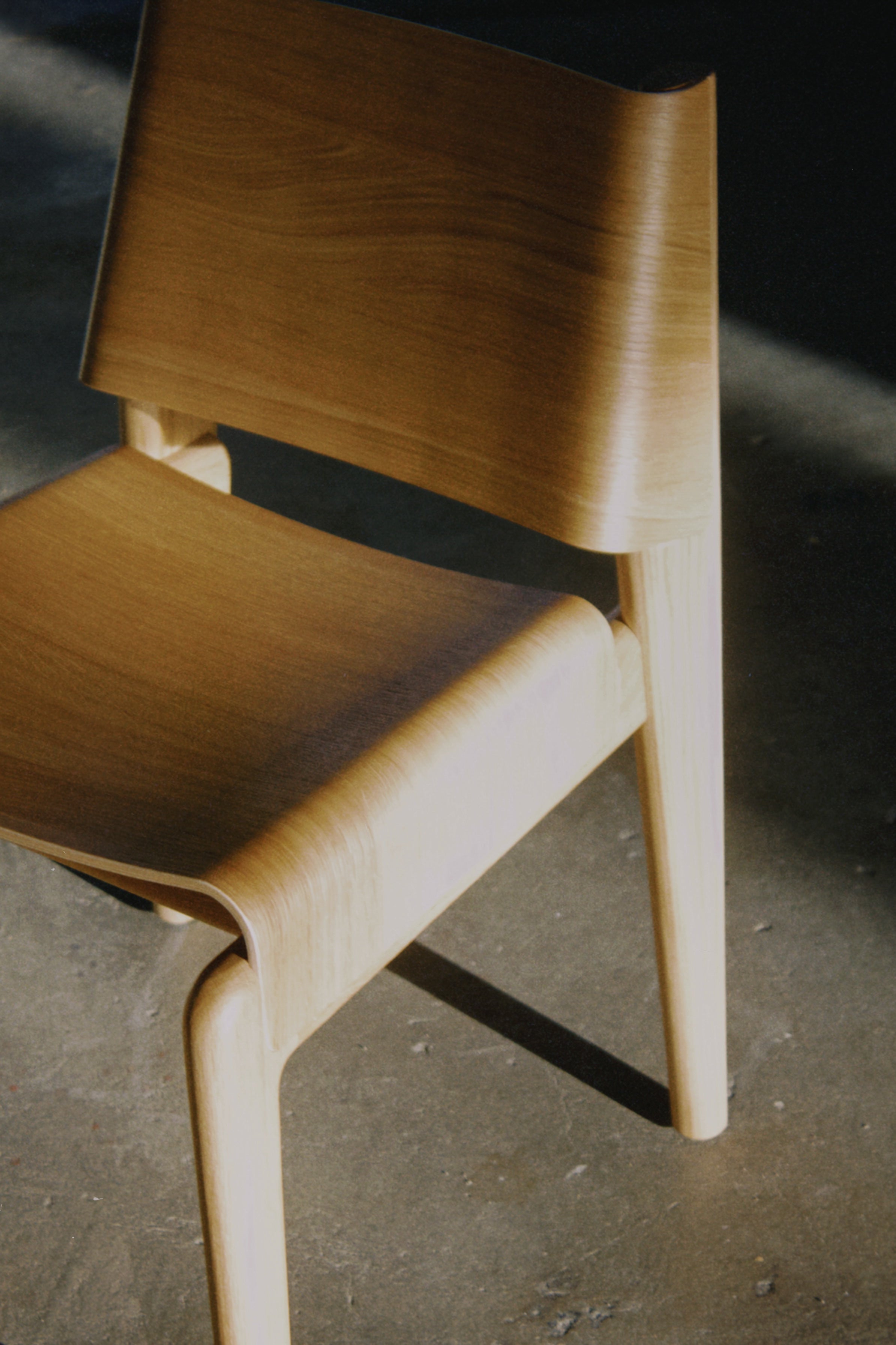 UNDIA Chair Black Oak Wood