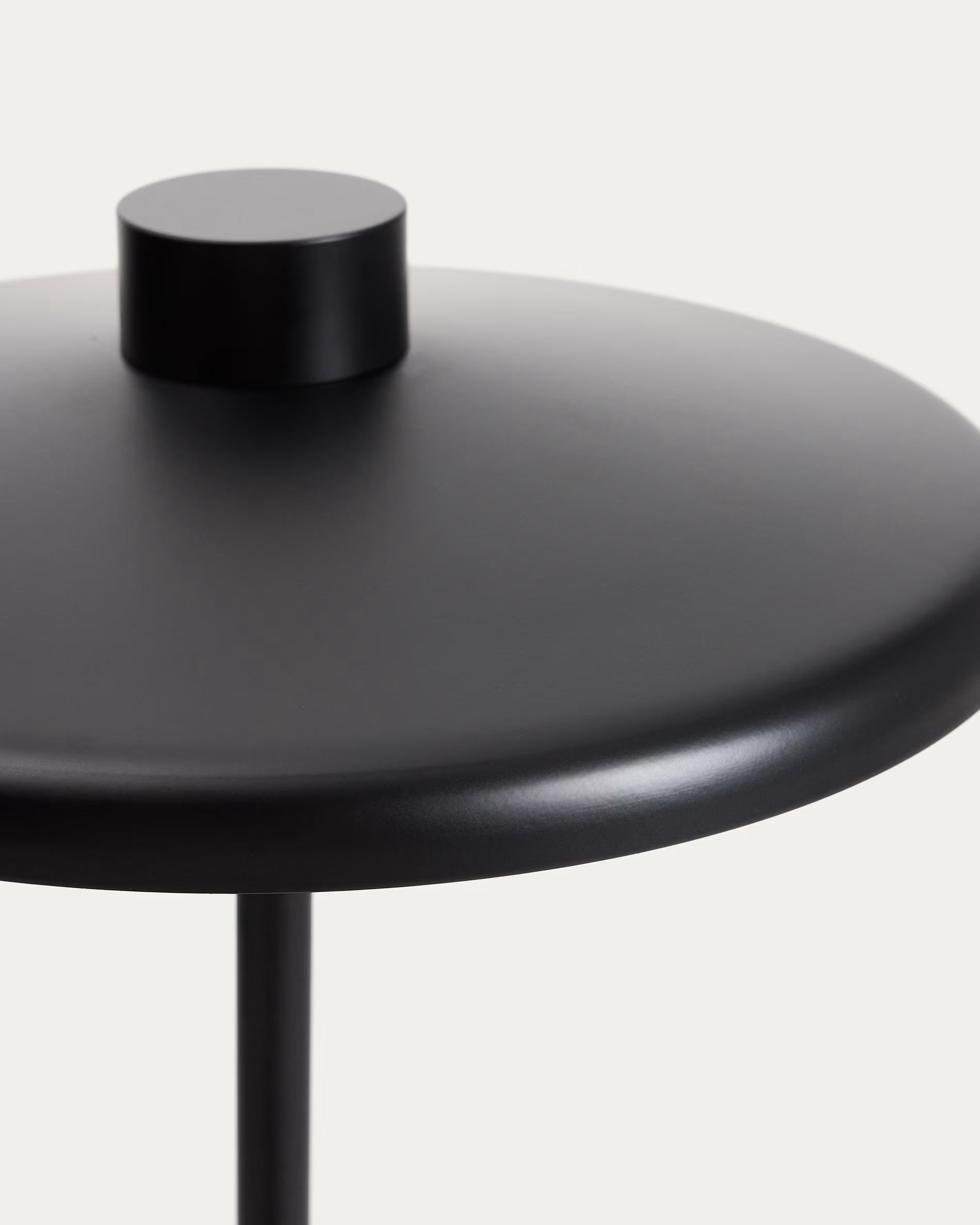 NUVIRA Floor Lamp Black