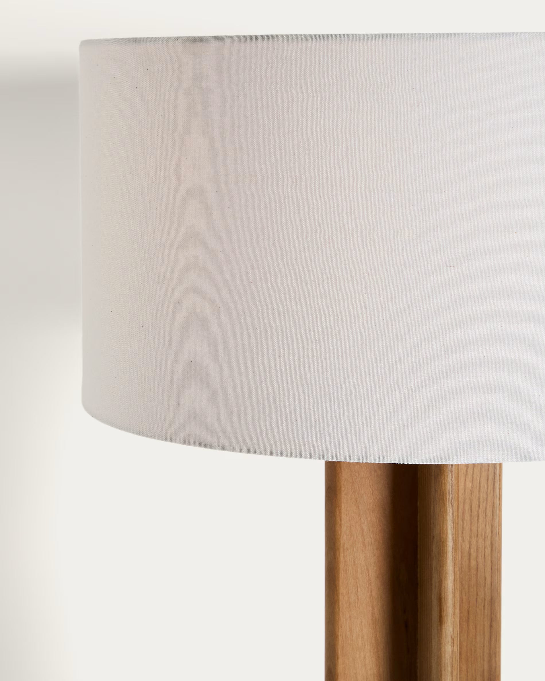 Vloerlamp NIANI grijs met houten voet