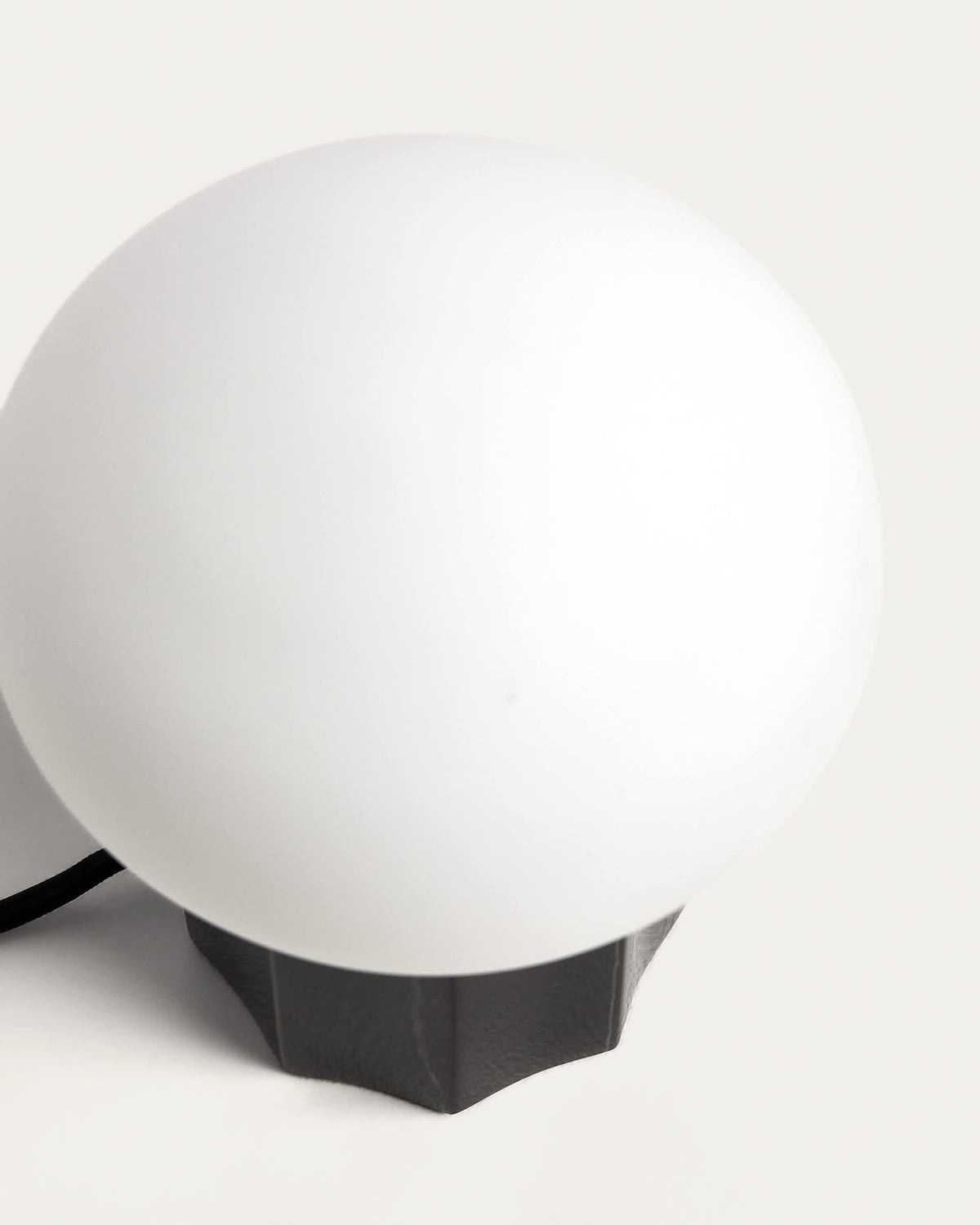 Lampa stołowa IDELA czarny marmur i przydymione szkło – ujęcie 7