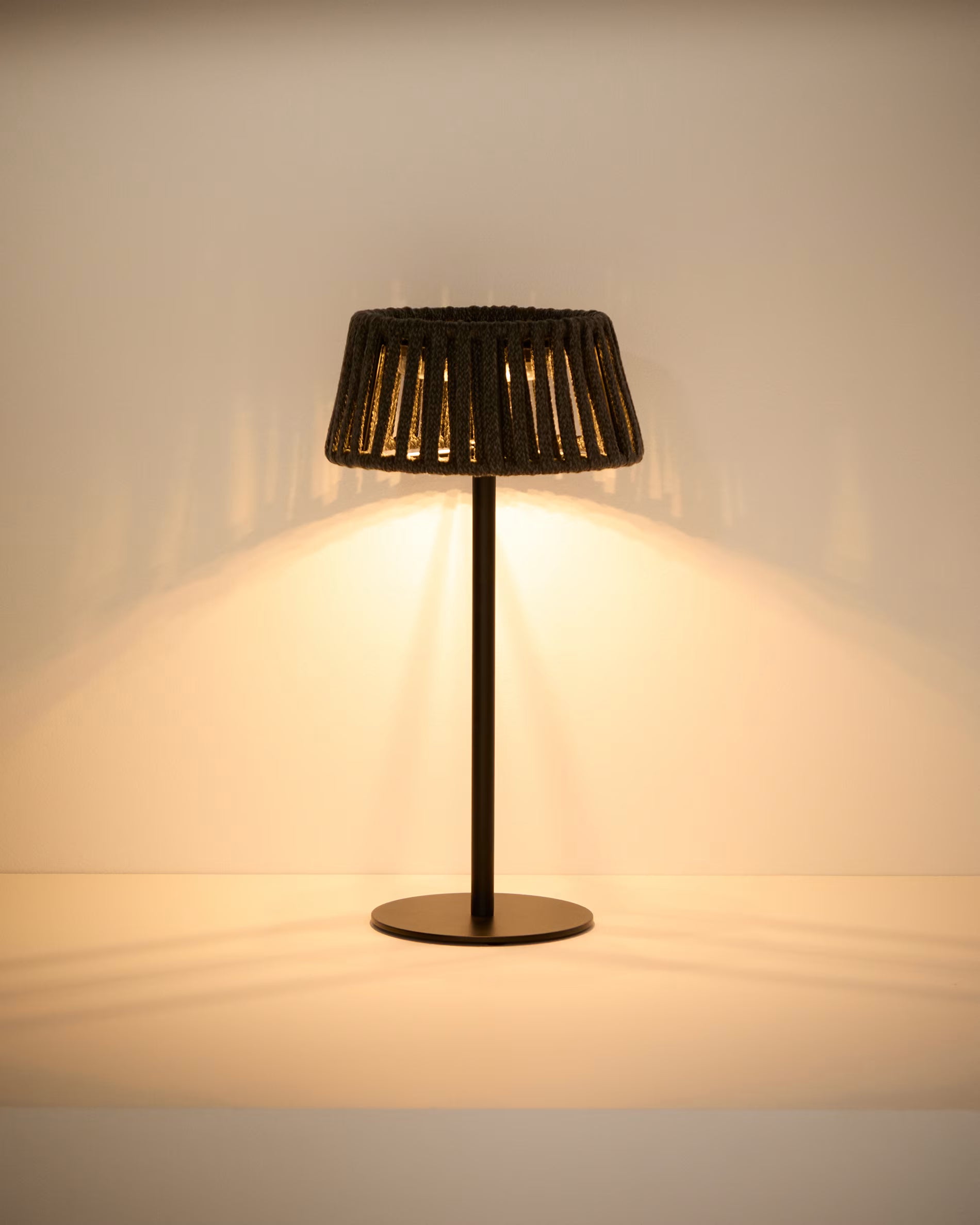 Zwarte ALDET solar tuinlamp