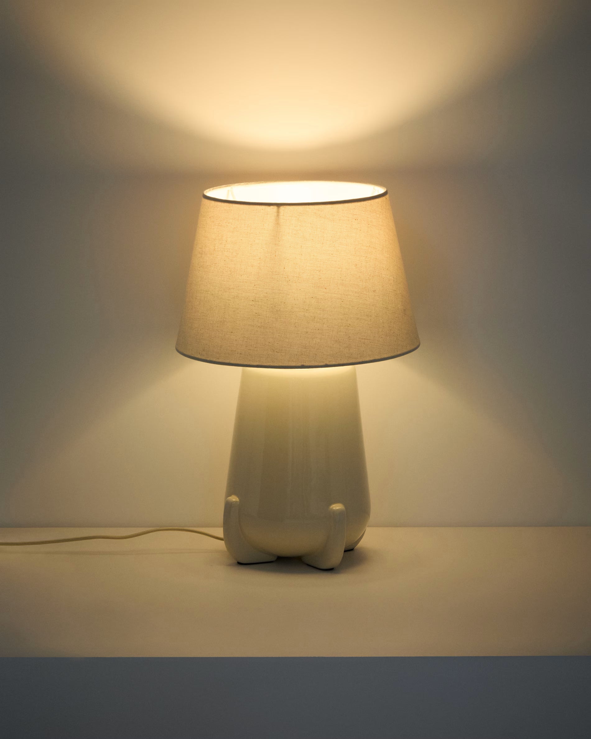 Lampa stołowa ODRA beżowy – bawełna, Kave Home