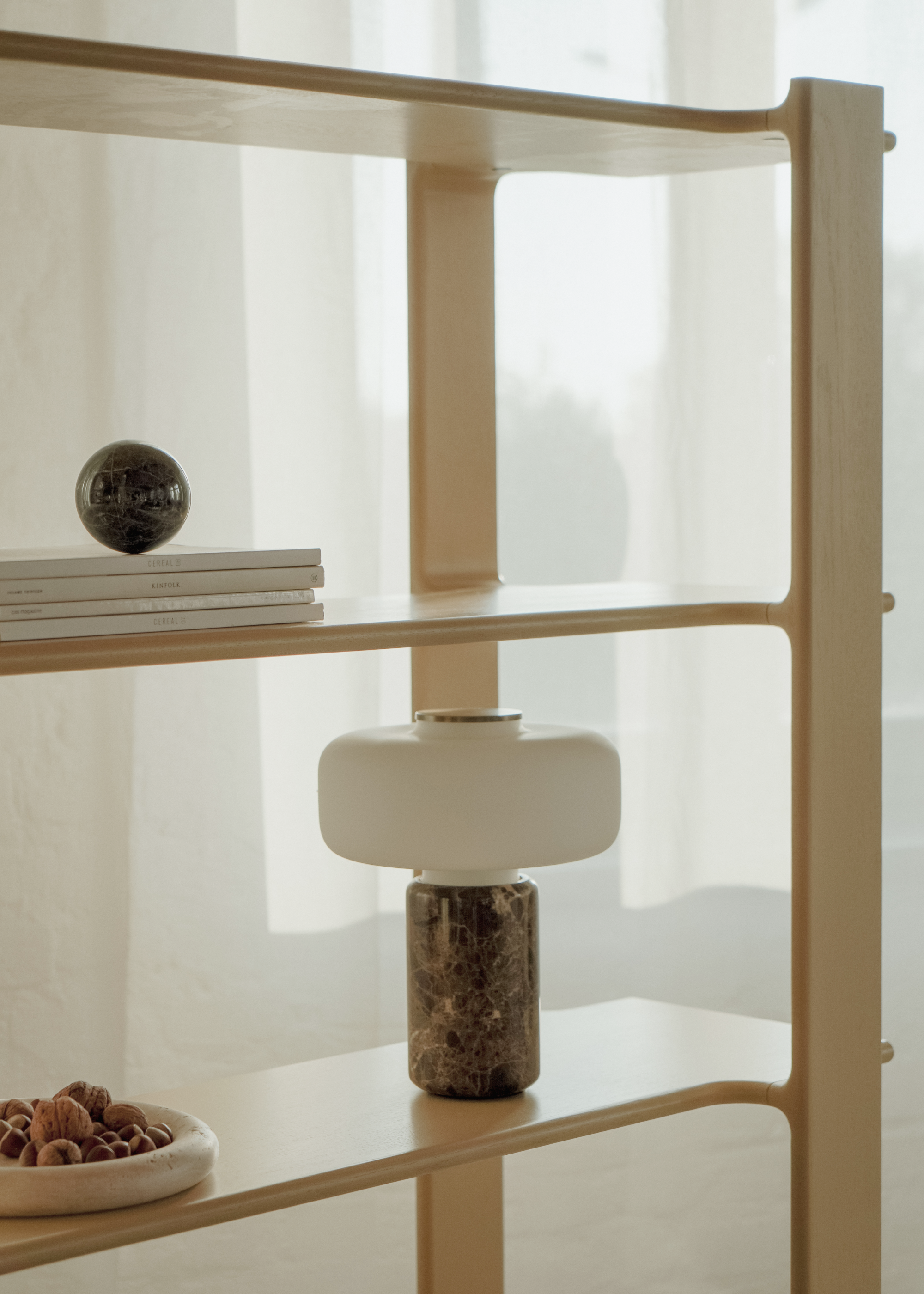 Regal LIGO burgunderfarbenes Eichenholz