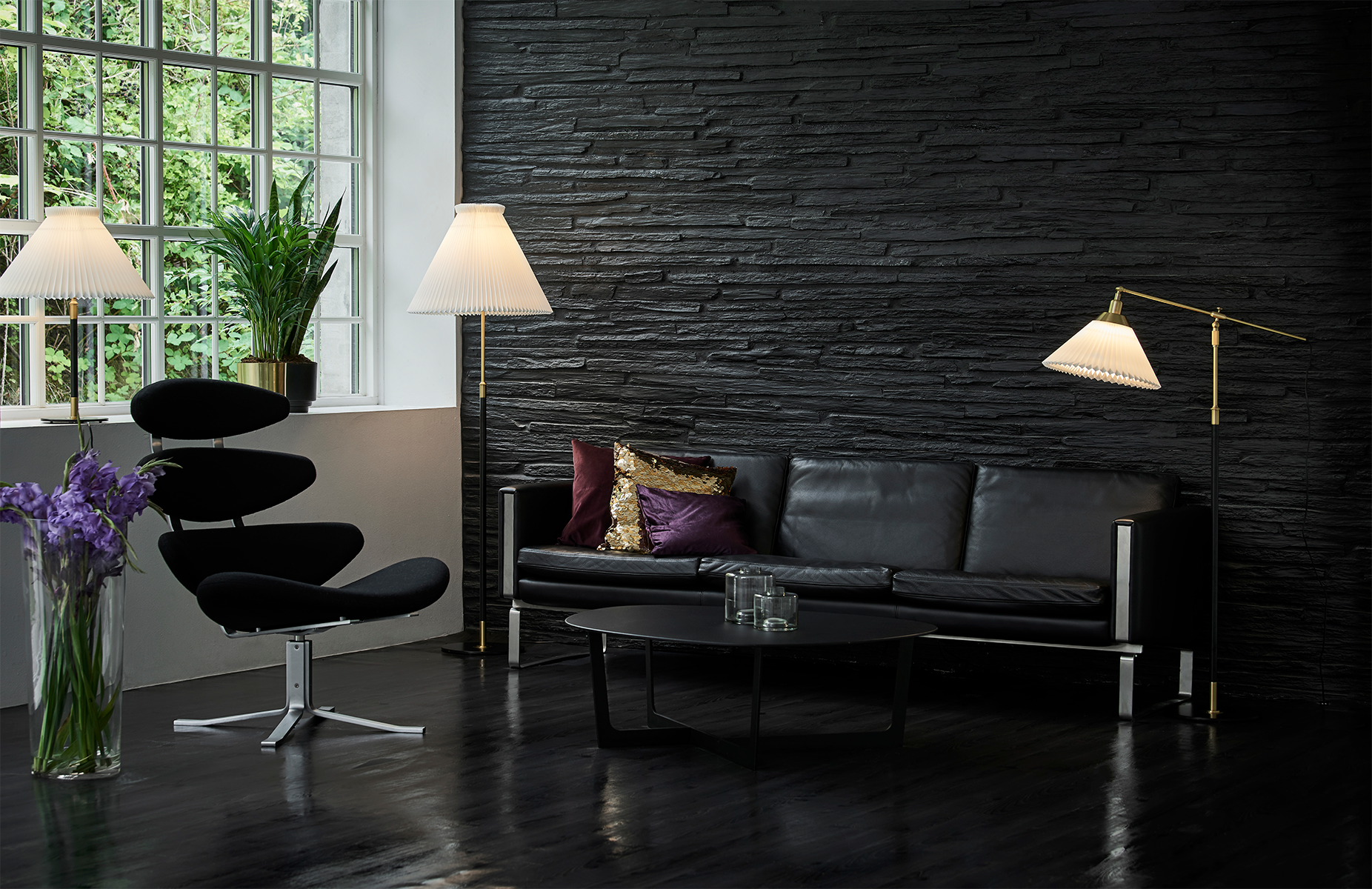 Vloerlamp MODEL 349 wit met zwart-gouden voet