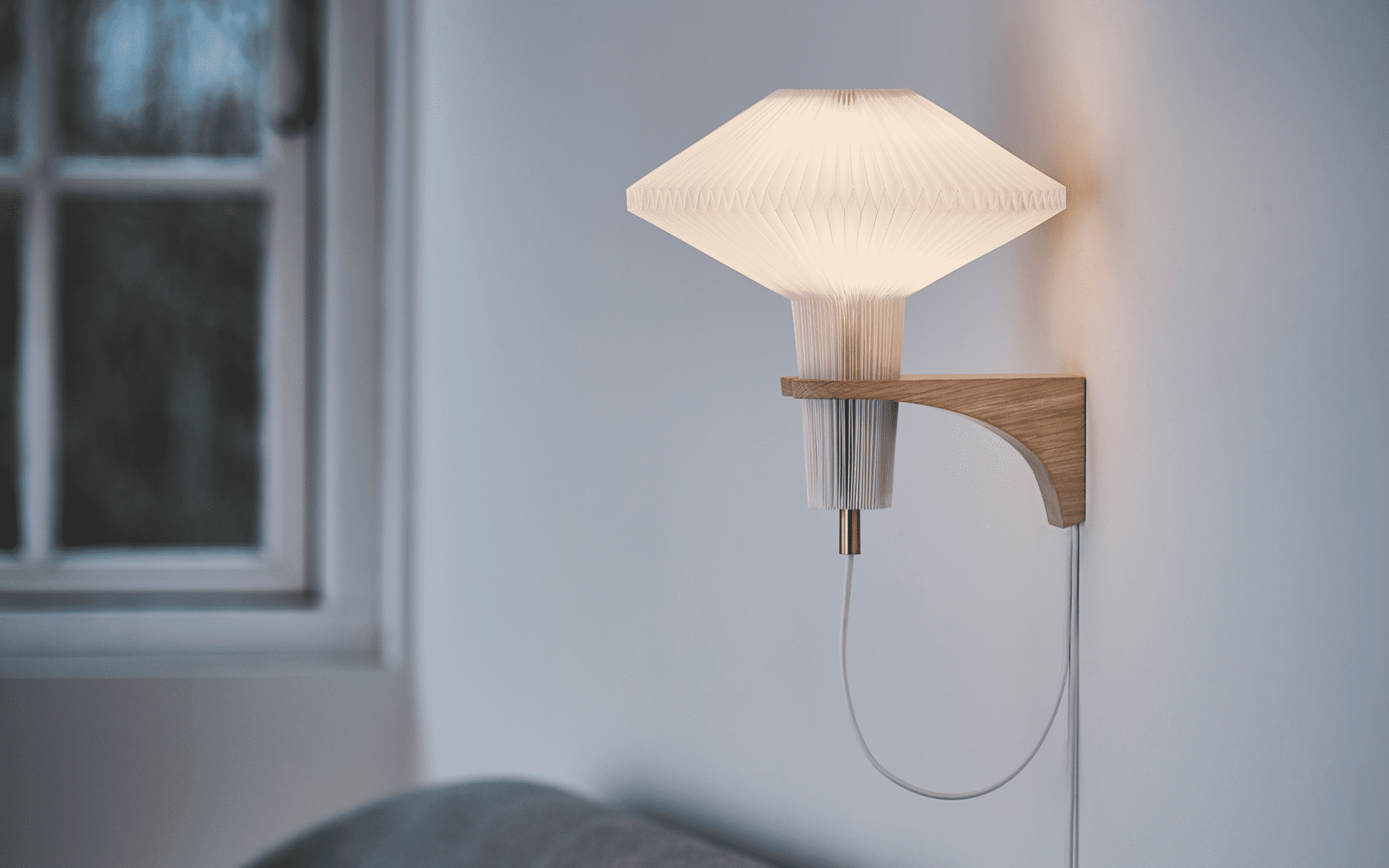 Wandlamp MODEL 204 PADDENSTOEL wit met lichte eiken basis
