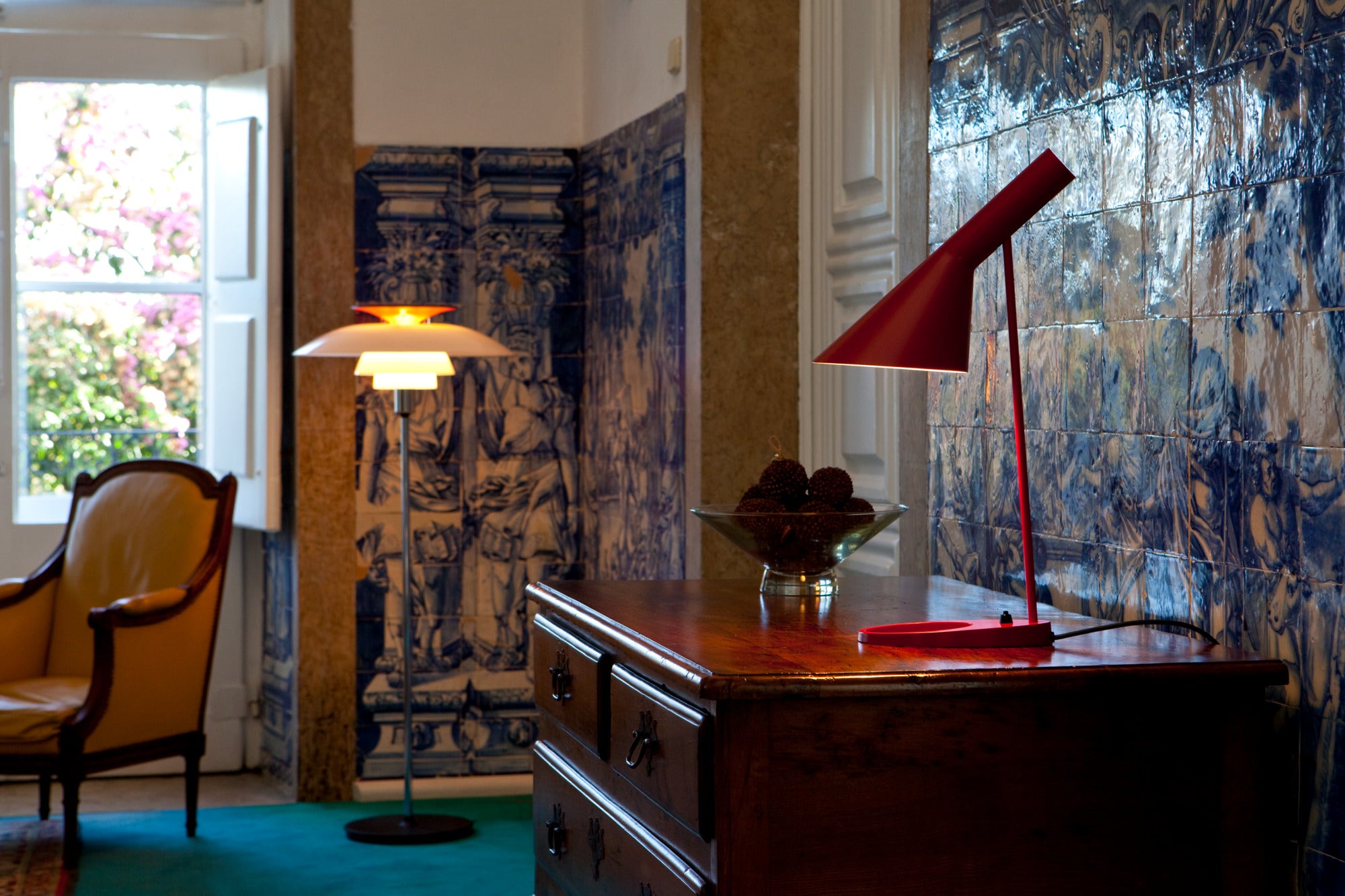 Vloerlamp PH 80 wit met verchroomde voet