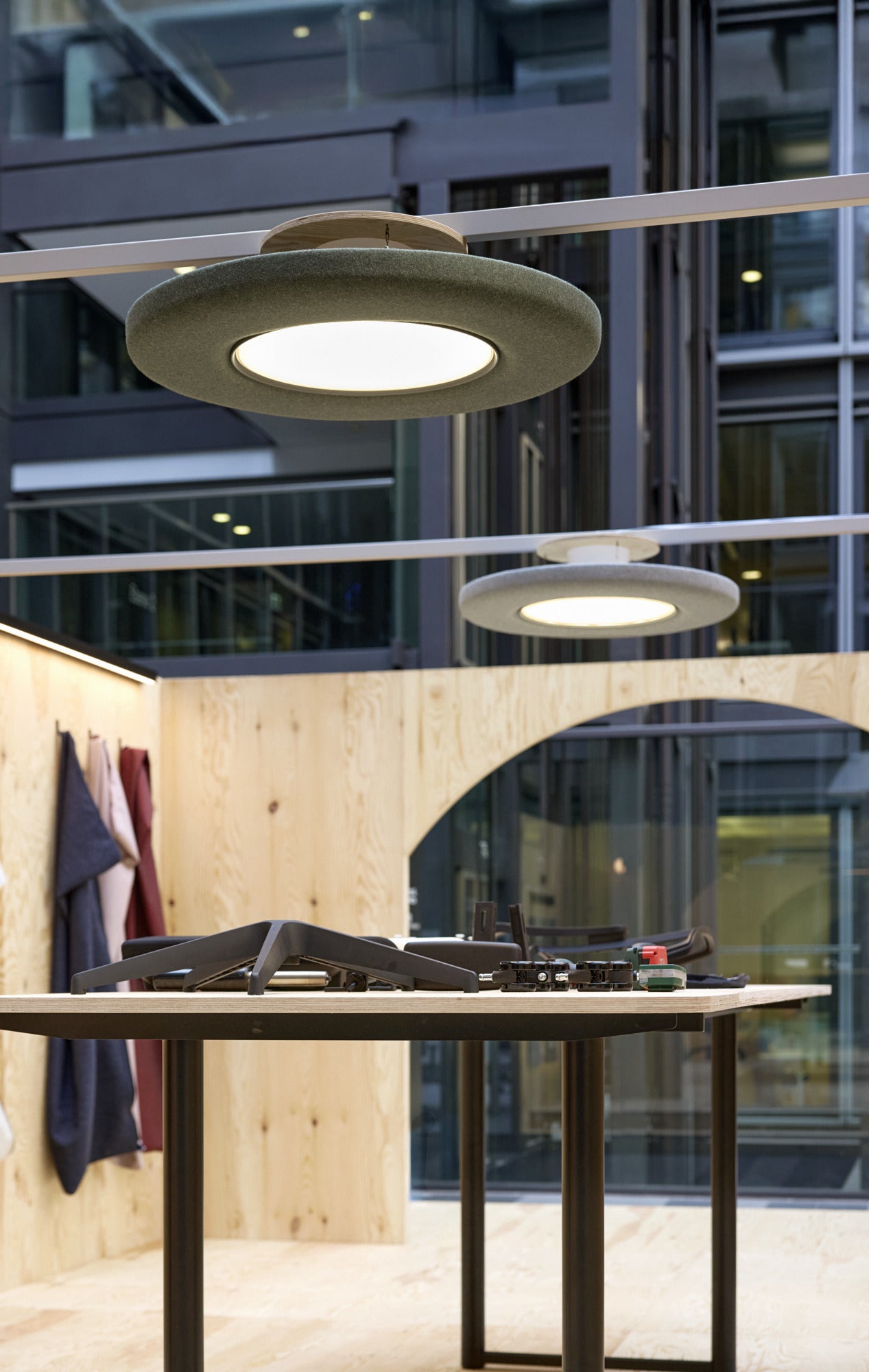 LP LIN25 white ceiling lamp