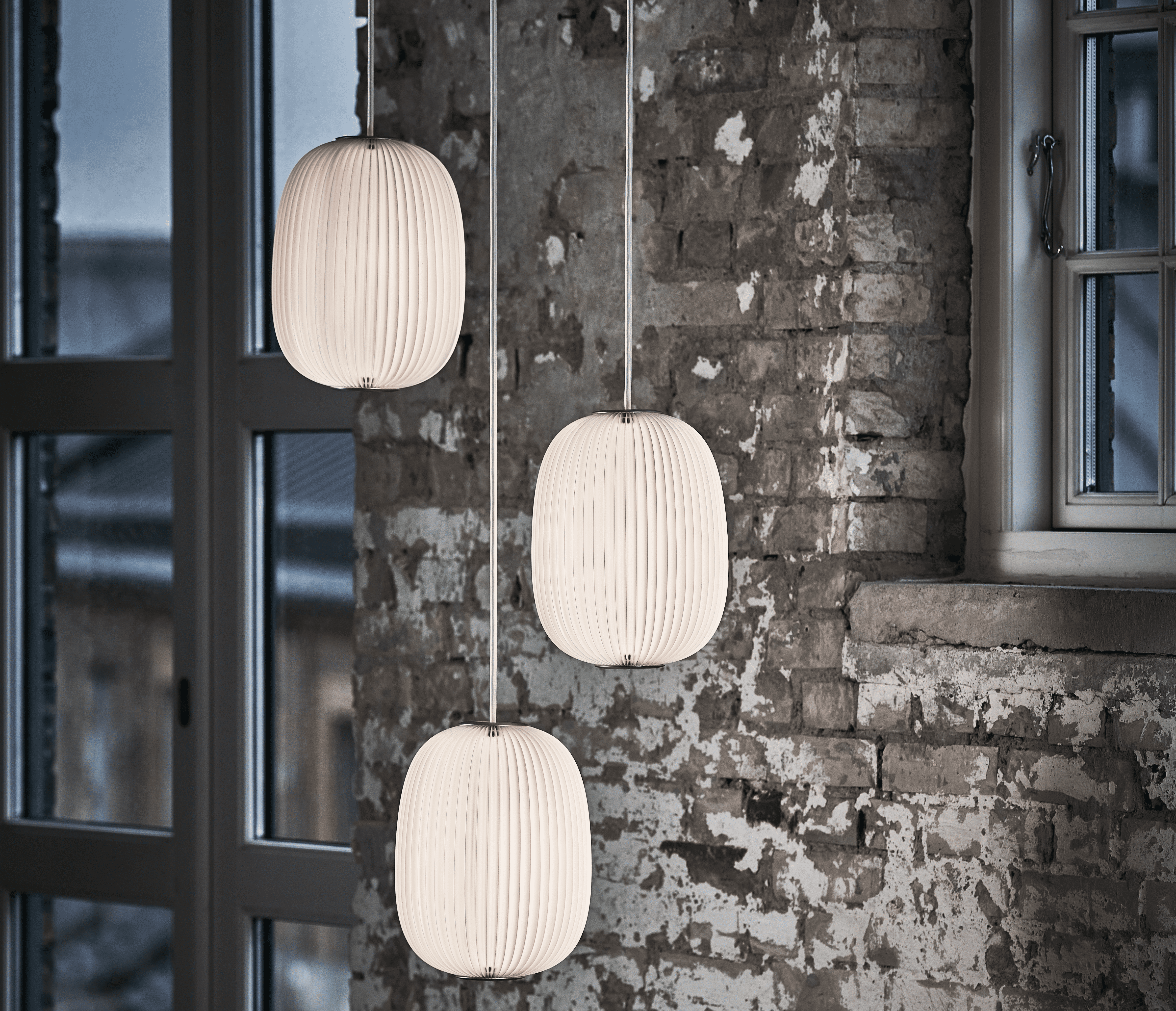 Hanglamp MODEL 135 LAMELLA 4 wit met zwarte afwerking