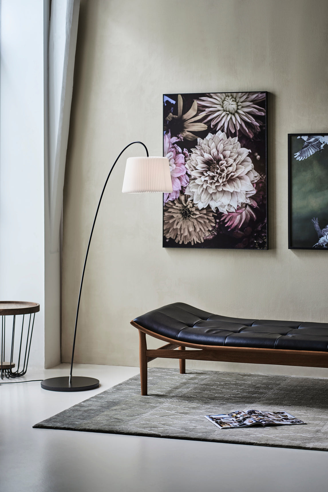 Vloerlamp MODEL 320 SNEEUWBLOEM wit met zwarte voet