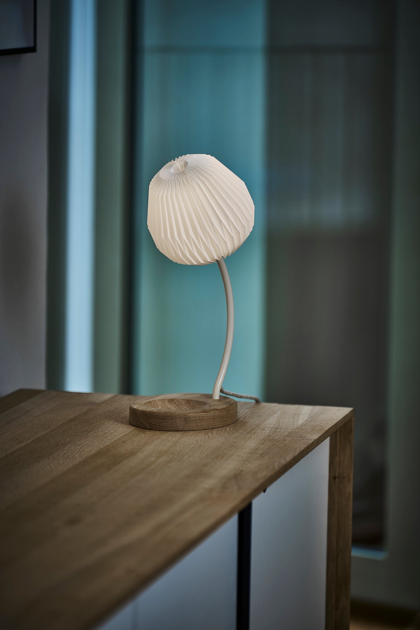 Table lamp MODEL 328 white with oak base