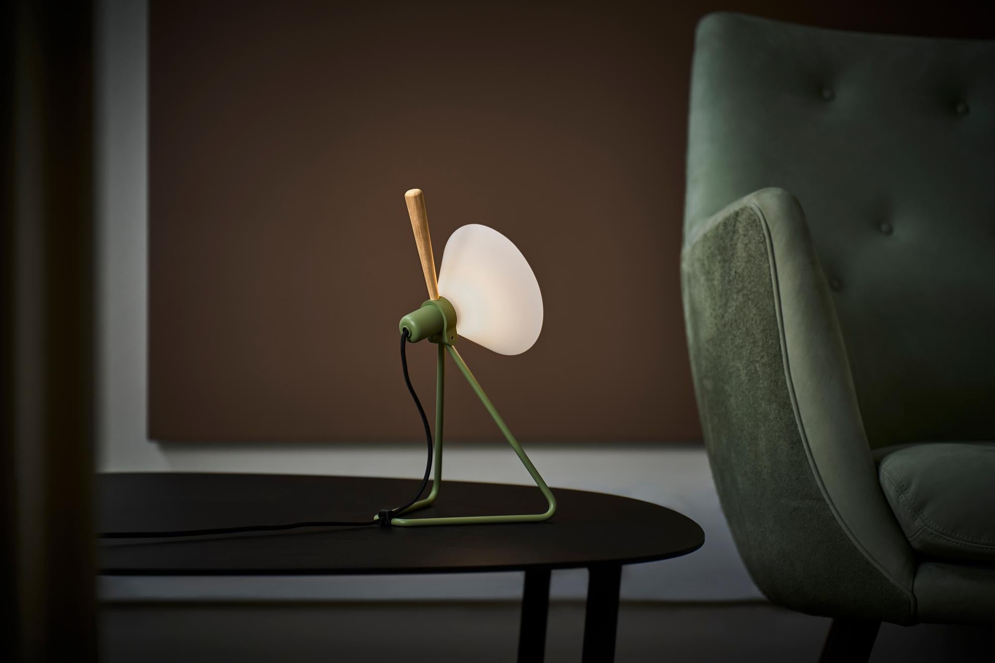 Lampa stołowa MODEL 356 SPOT oliwkowy – Le Klint