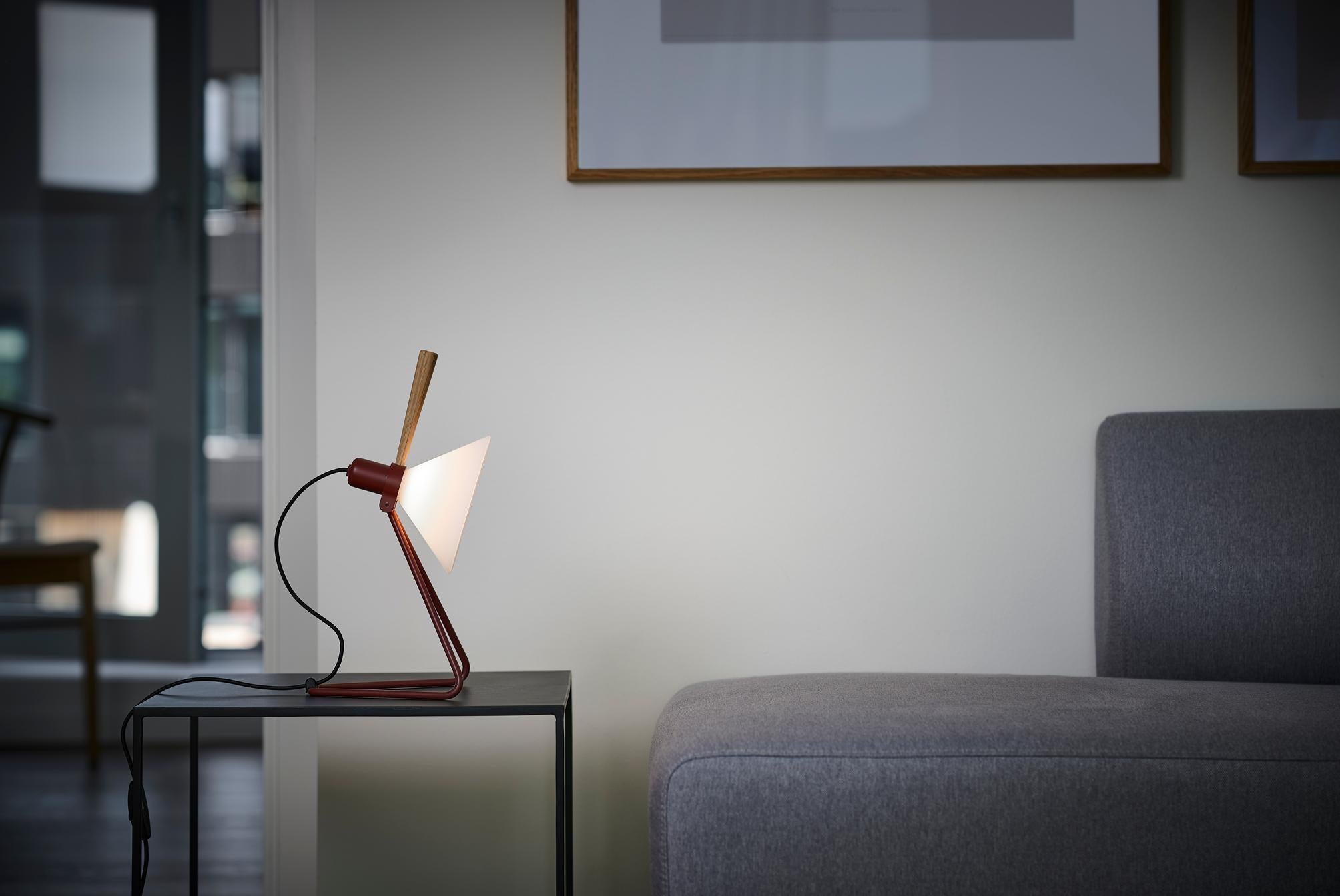 Lampa stołowa MODEL 356 SPOT czerwony – Le Klint