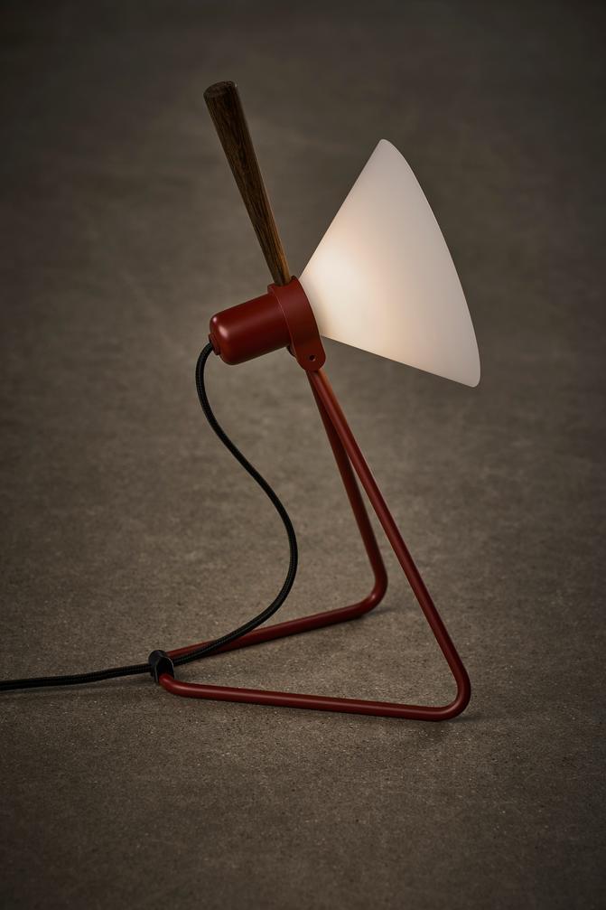 Lampa stołowa MODEL 356 SPOT czerwony – Le Klint