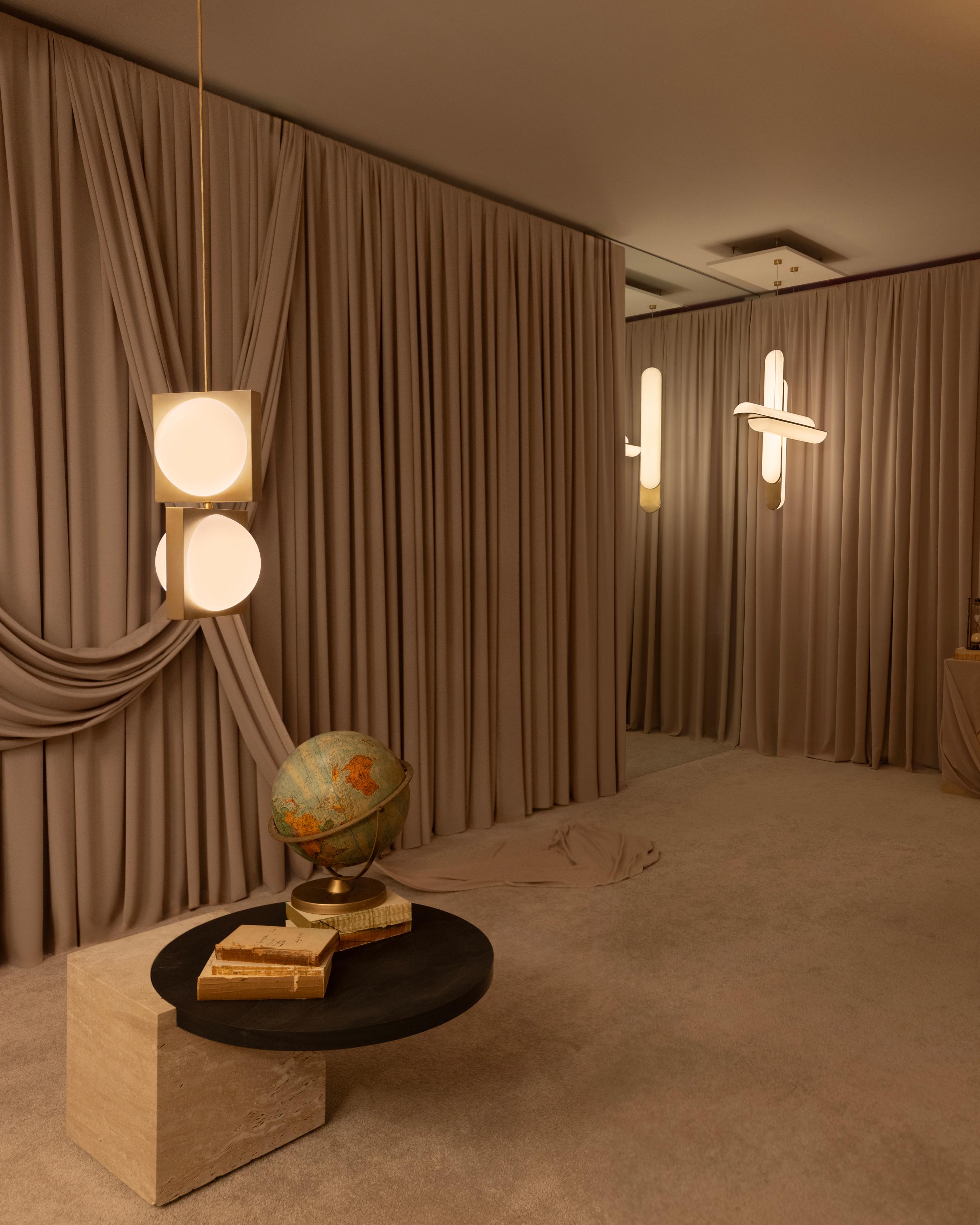Hanglamp GEMINI met opalen glazen kap en messing.