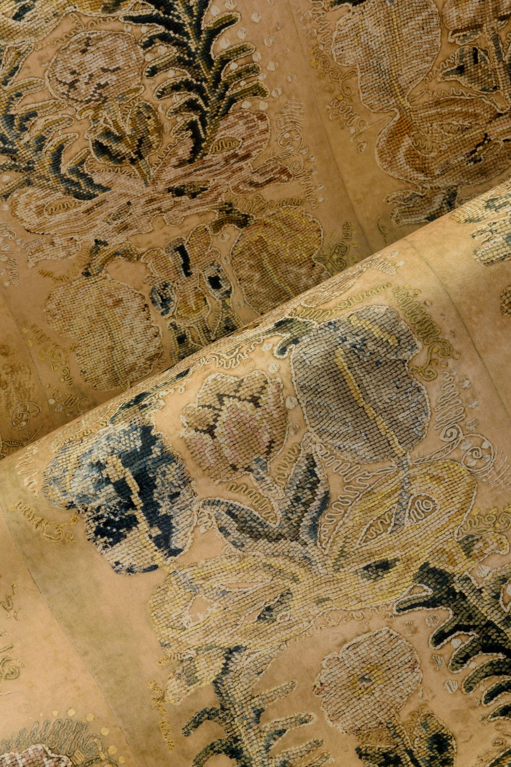 Textil-Tapete mit Pflanzenmotiv ORNAMENT gold mit grün