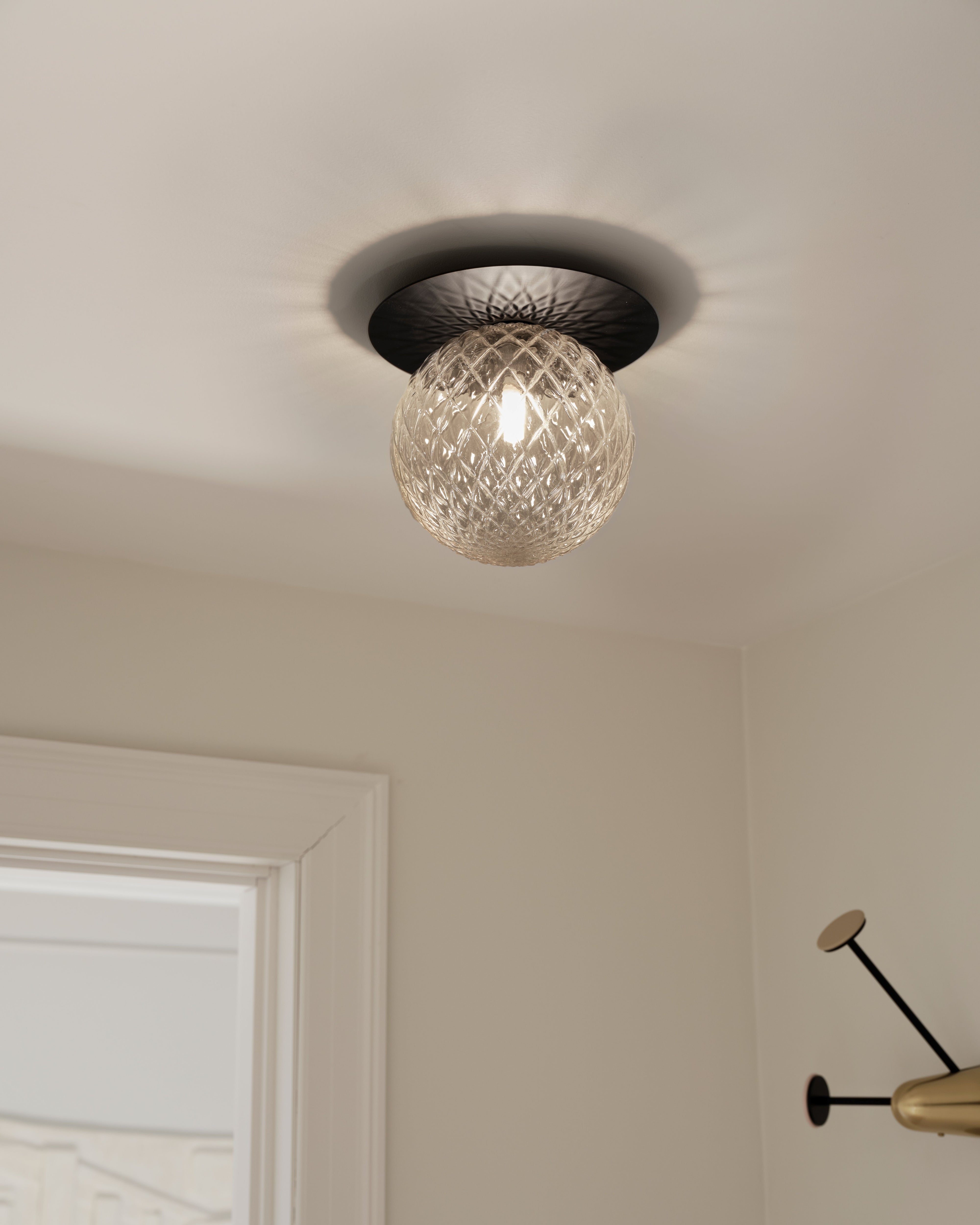 Wandlampe LIILA schwarz mit transparentem Glas