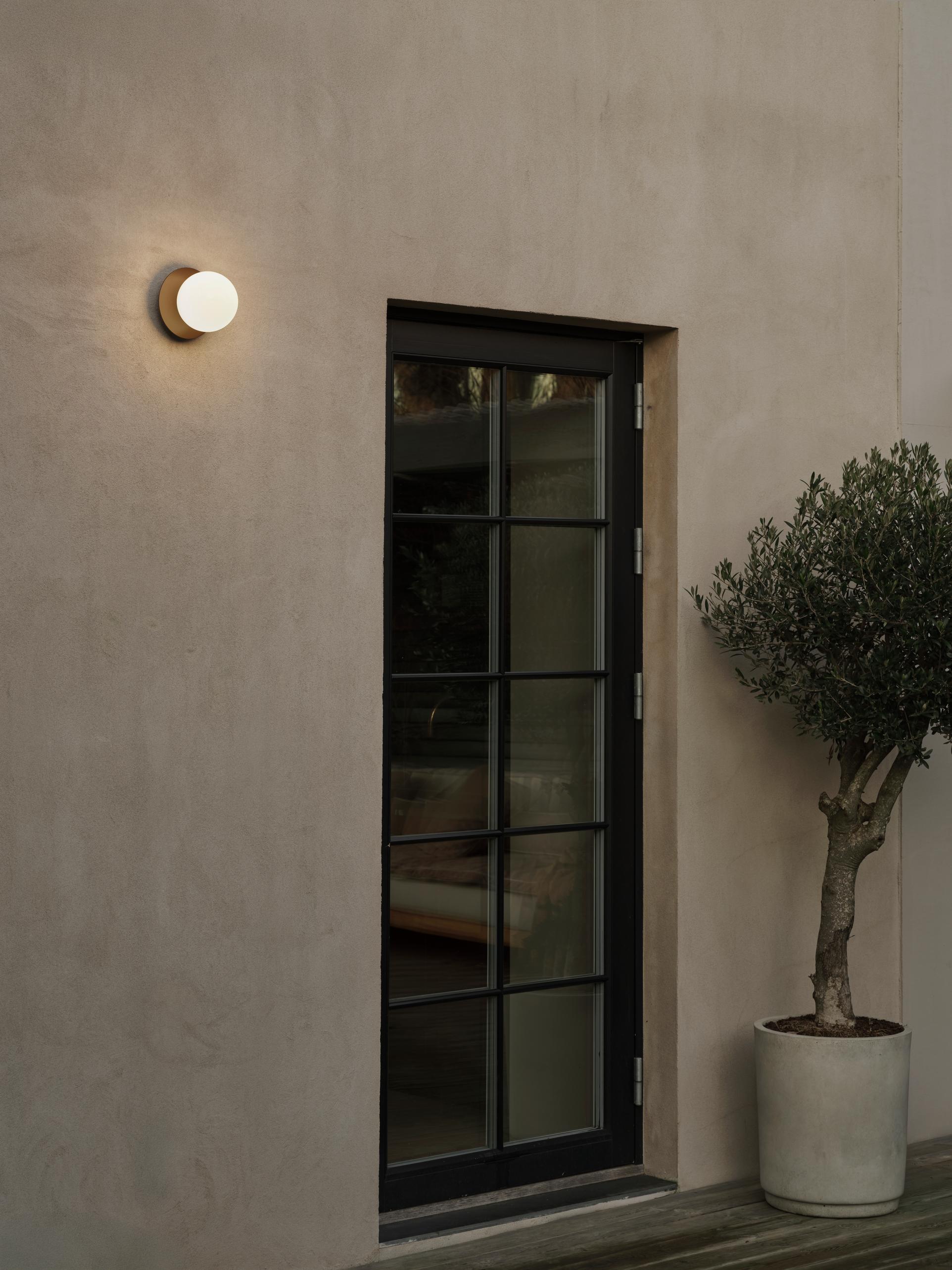 Buitenwandlamp LIILA donkerbruin met opaalglas