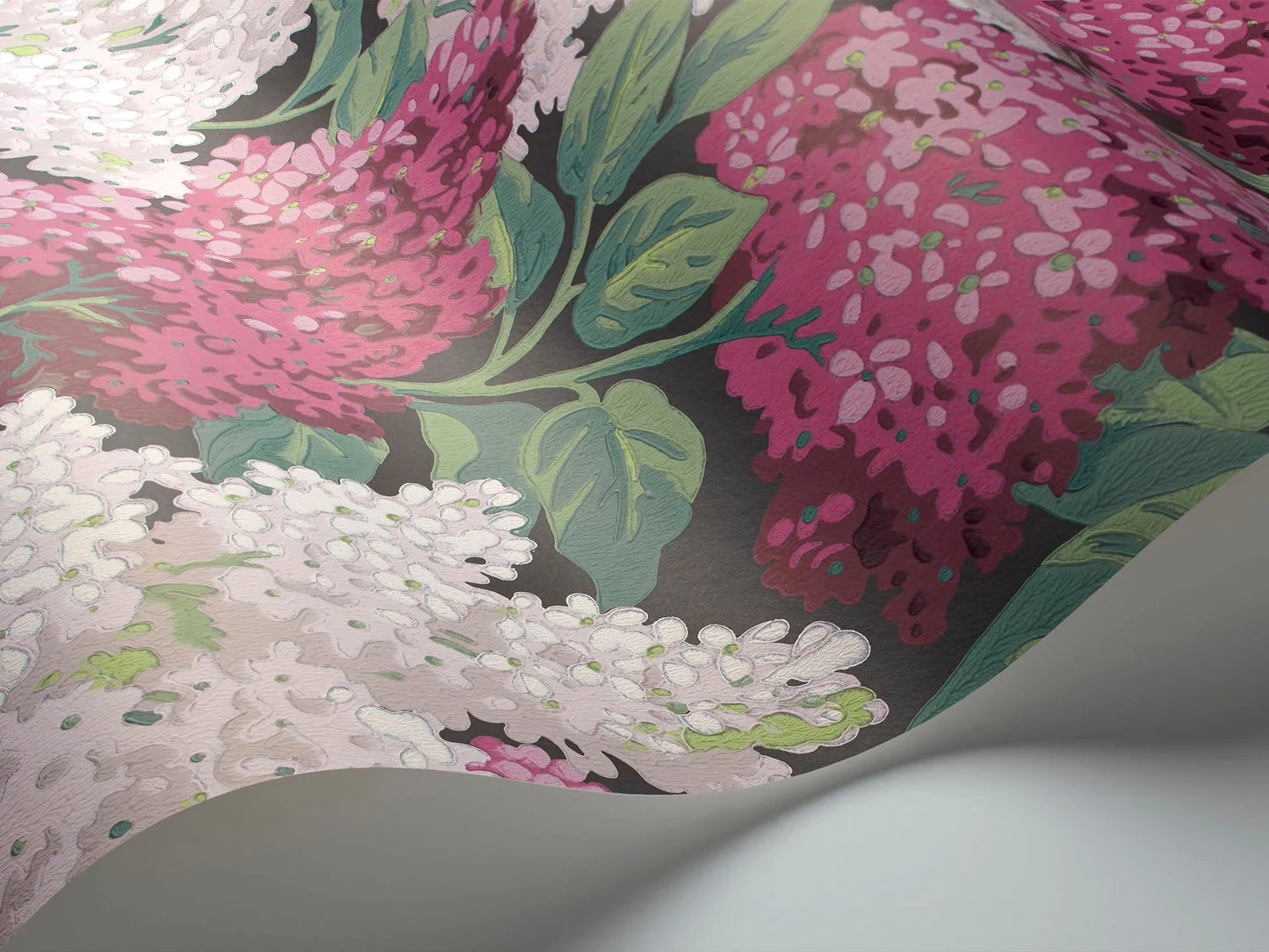 Behang met een plantmotief van seringen BOTANICAL BOTANICA - LILA roze met groen