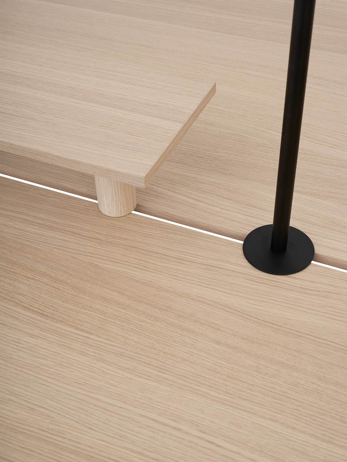LINEAR SYSTEM Oak Veneer Office Table