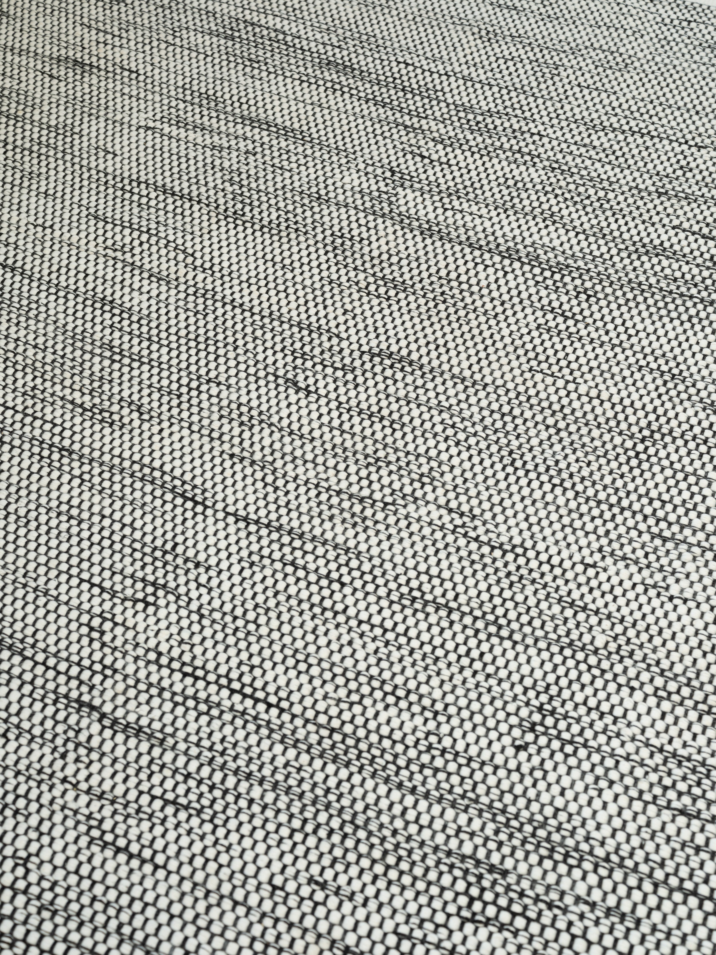 ADONIC MIST Rug - MIXED black with white