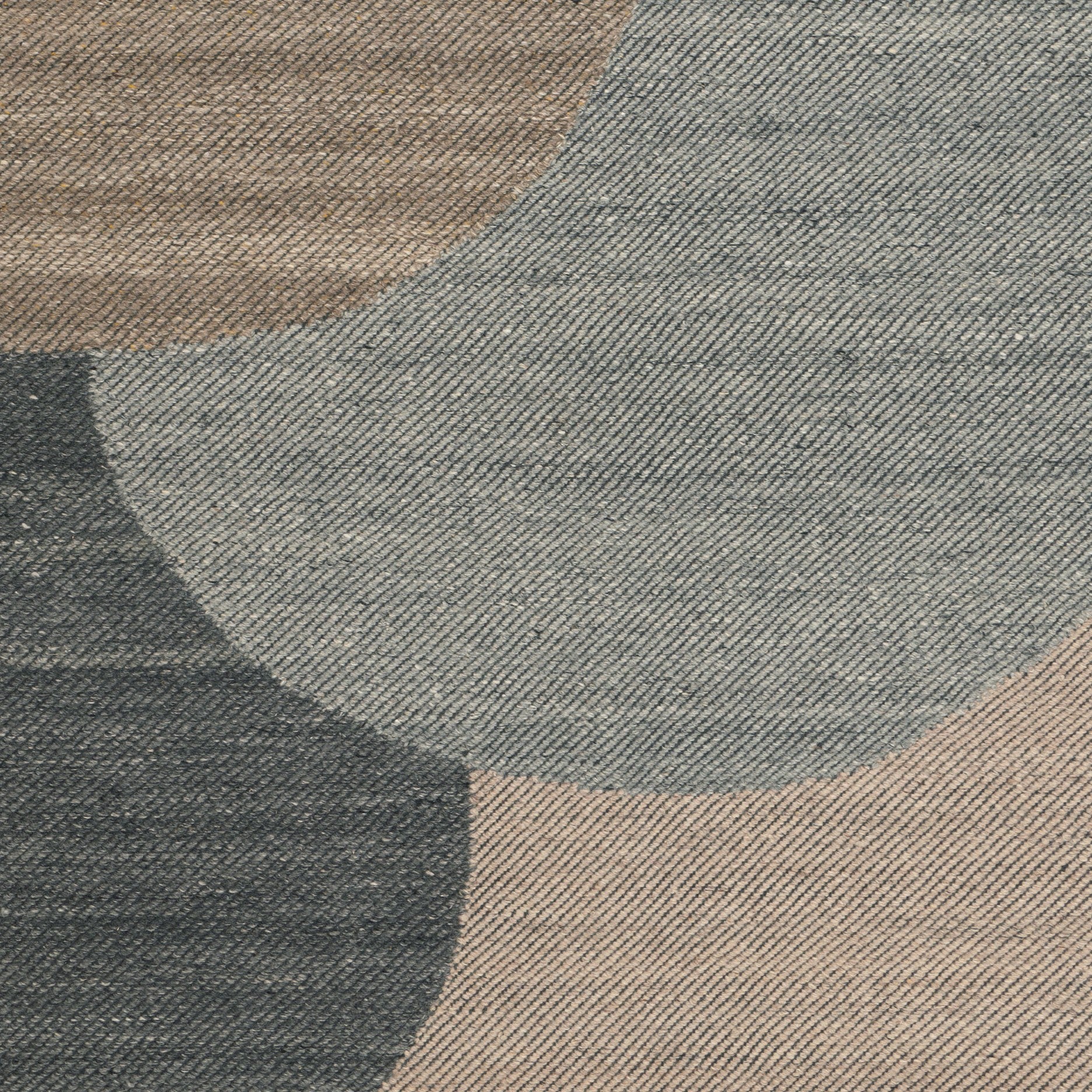 EIK dark gray rug with beige