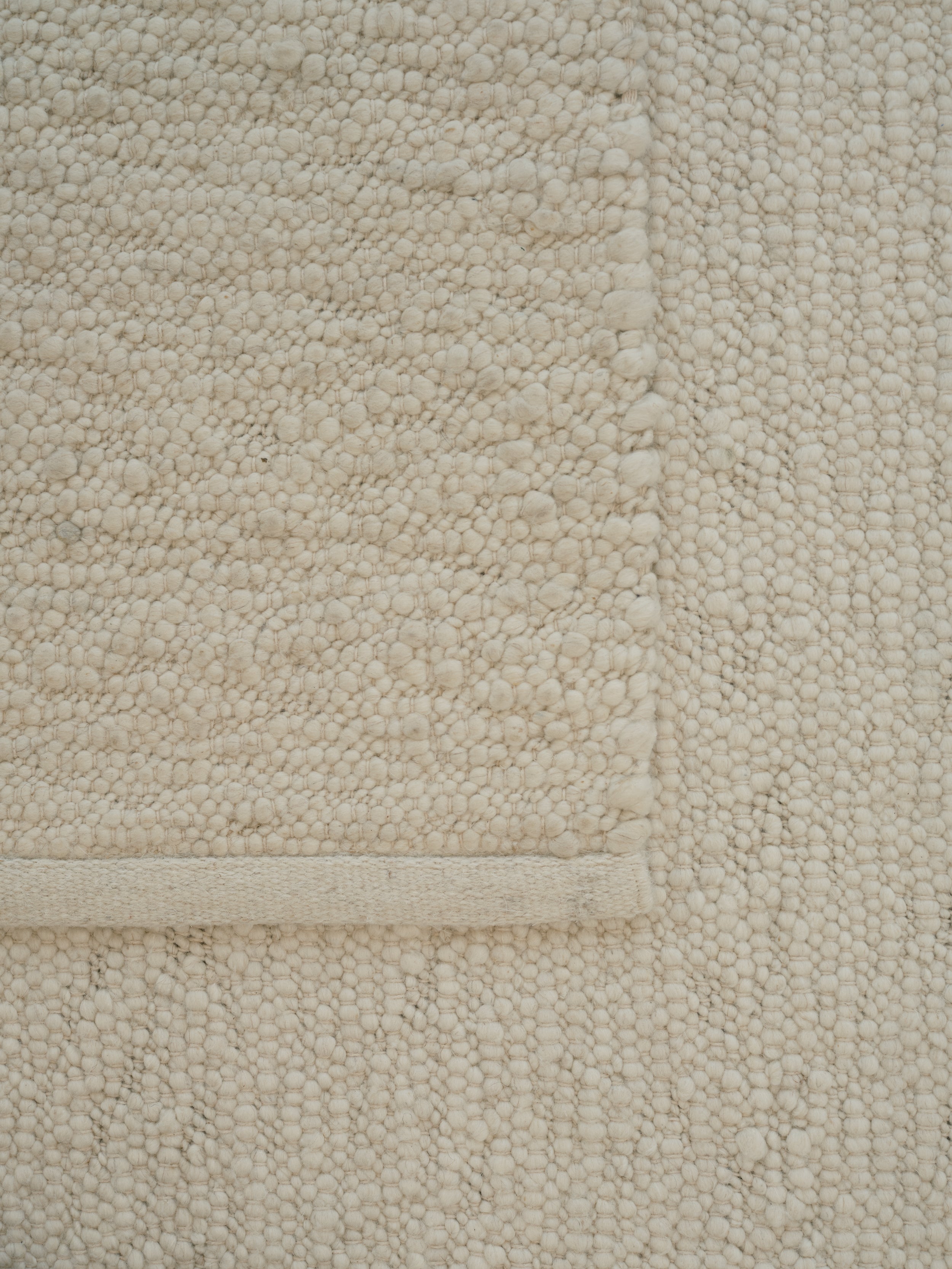 TAPijt PEBBLED POEM gebroken wit