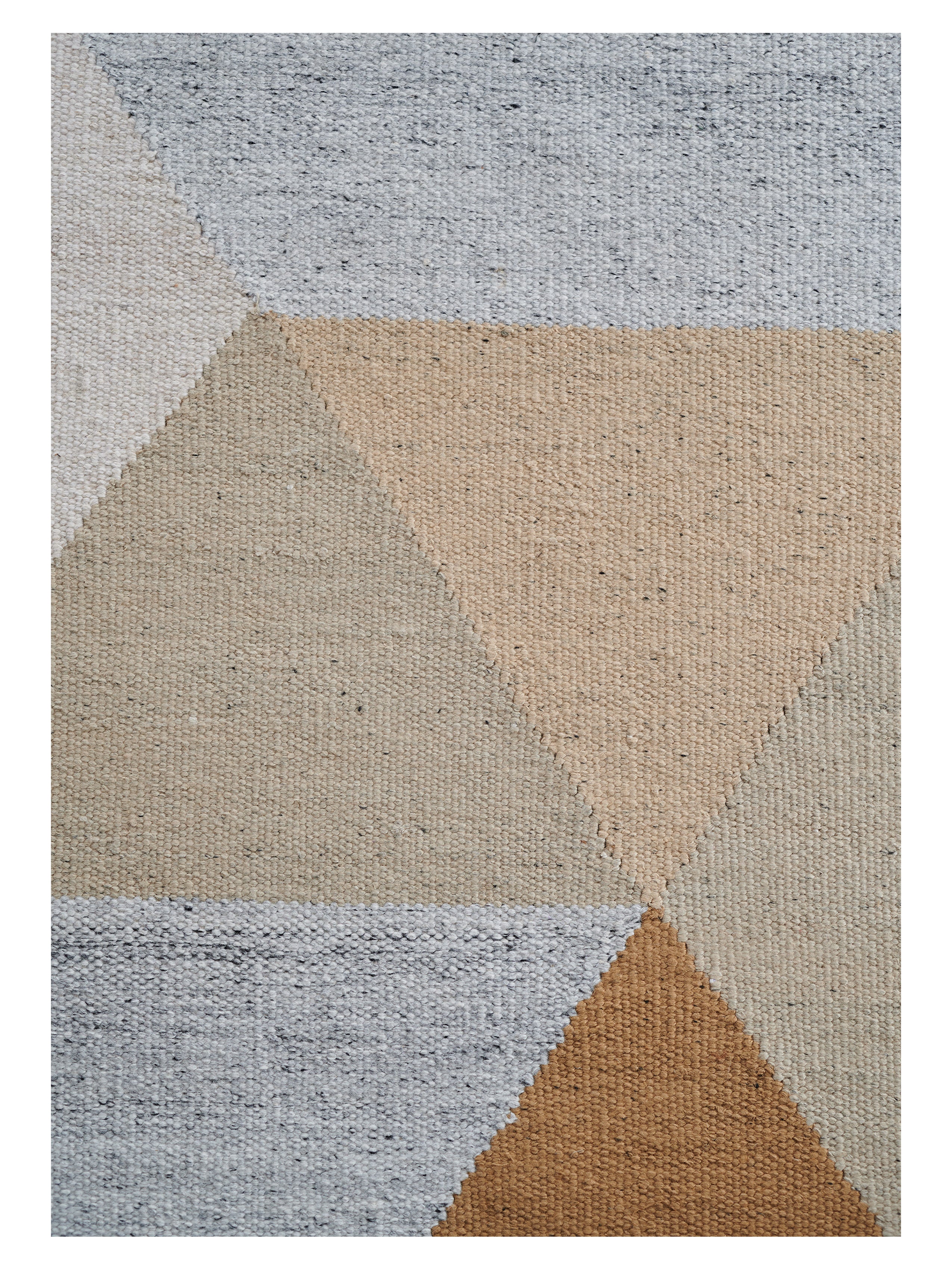 SNEFRID mustard rug with beige
