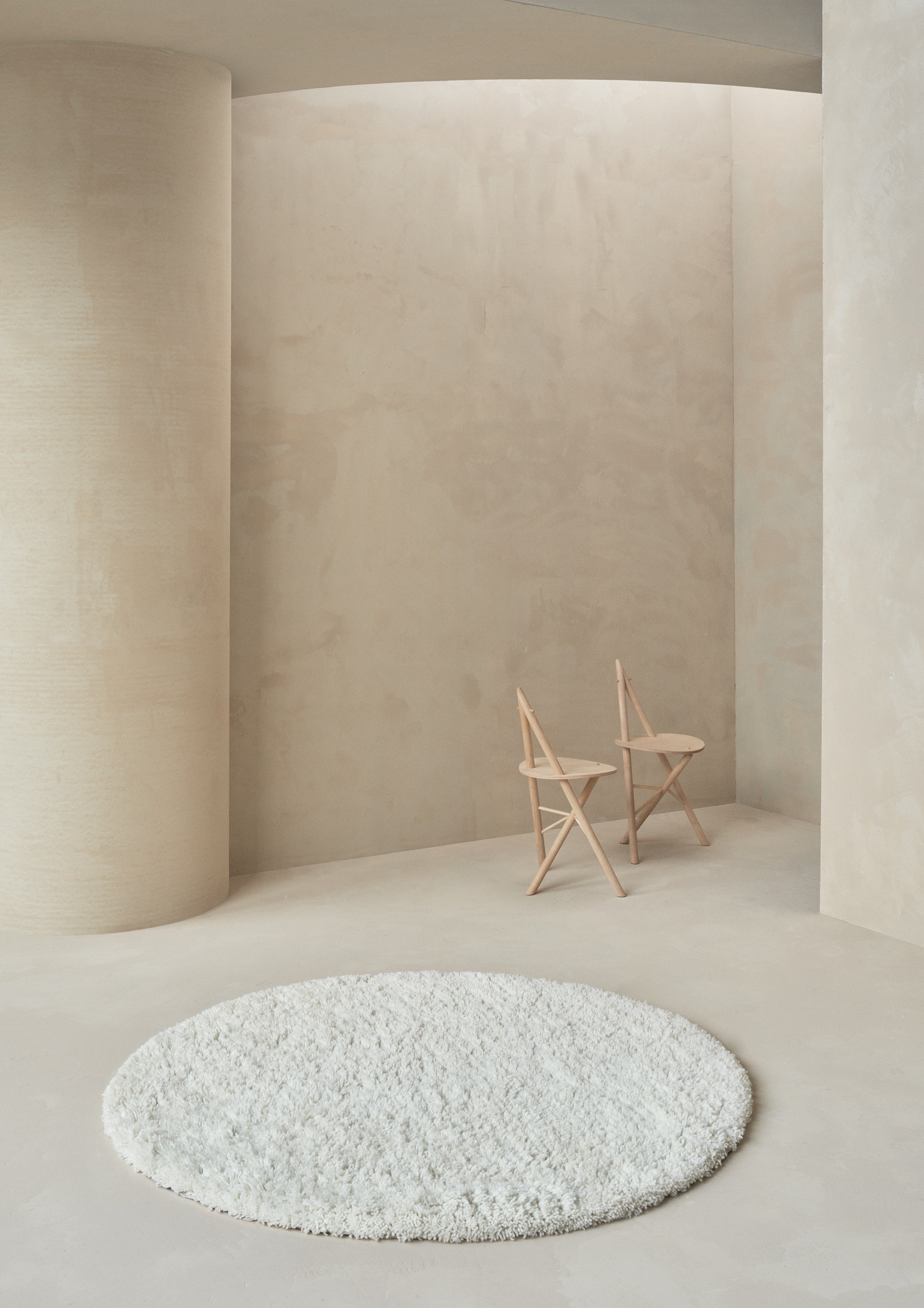 Round rug VANTAA white with long pile