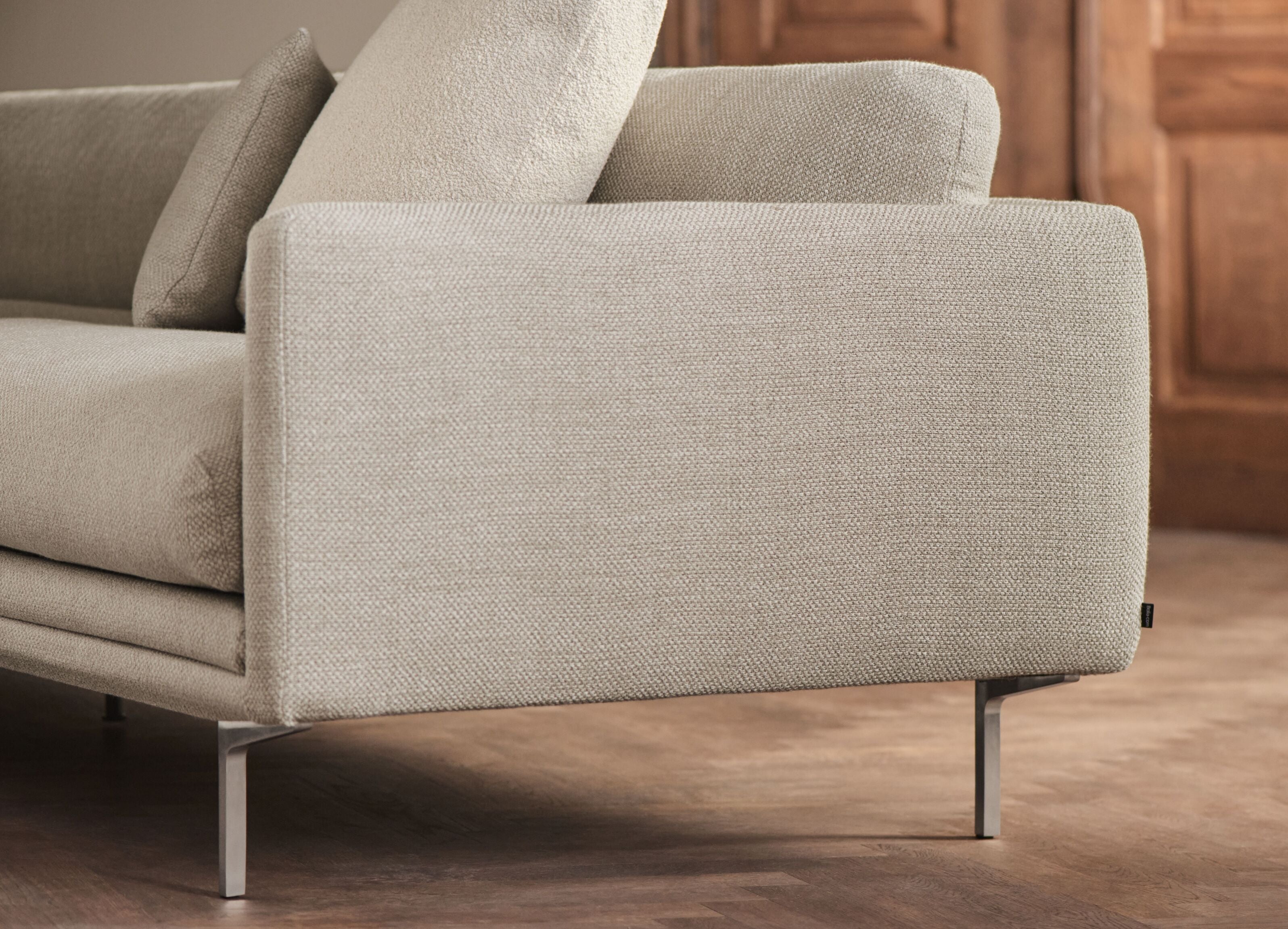 Rechts -Hand -Ecke Lomi Metallbasis