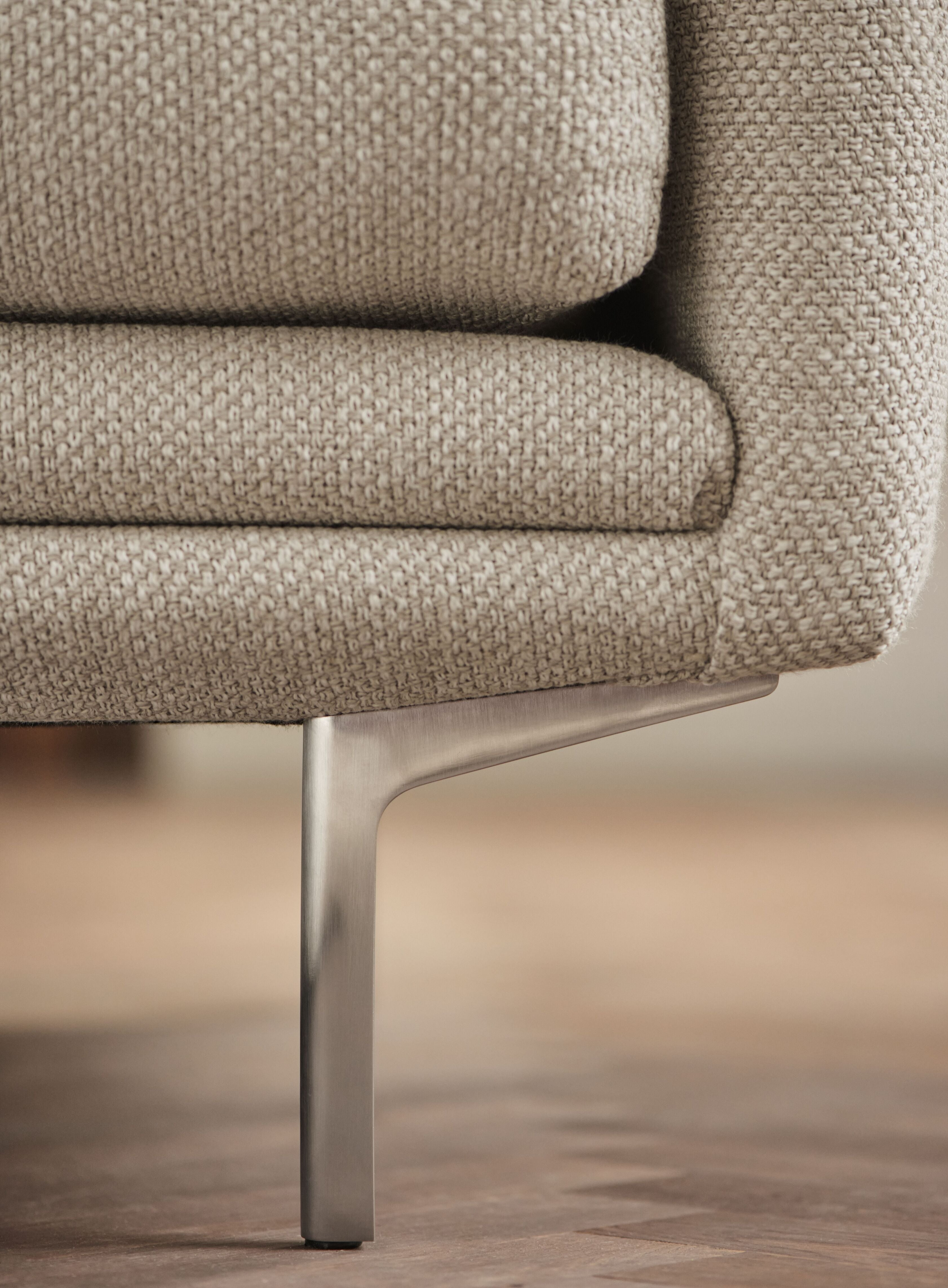 Rechts -Hand -Ecke Lomi Metallbasis