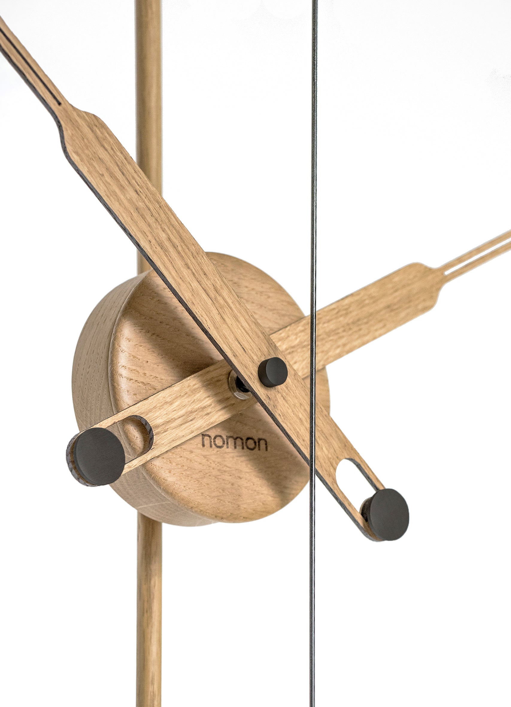 Wanduhr MINI BARCELONA PREMIUM aus Eichenholz mit schwarzer Oberfläche