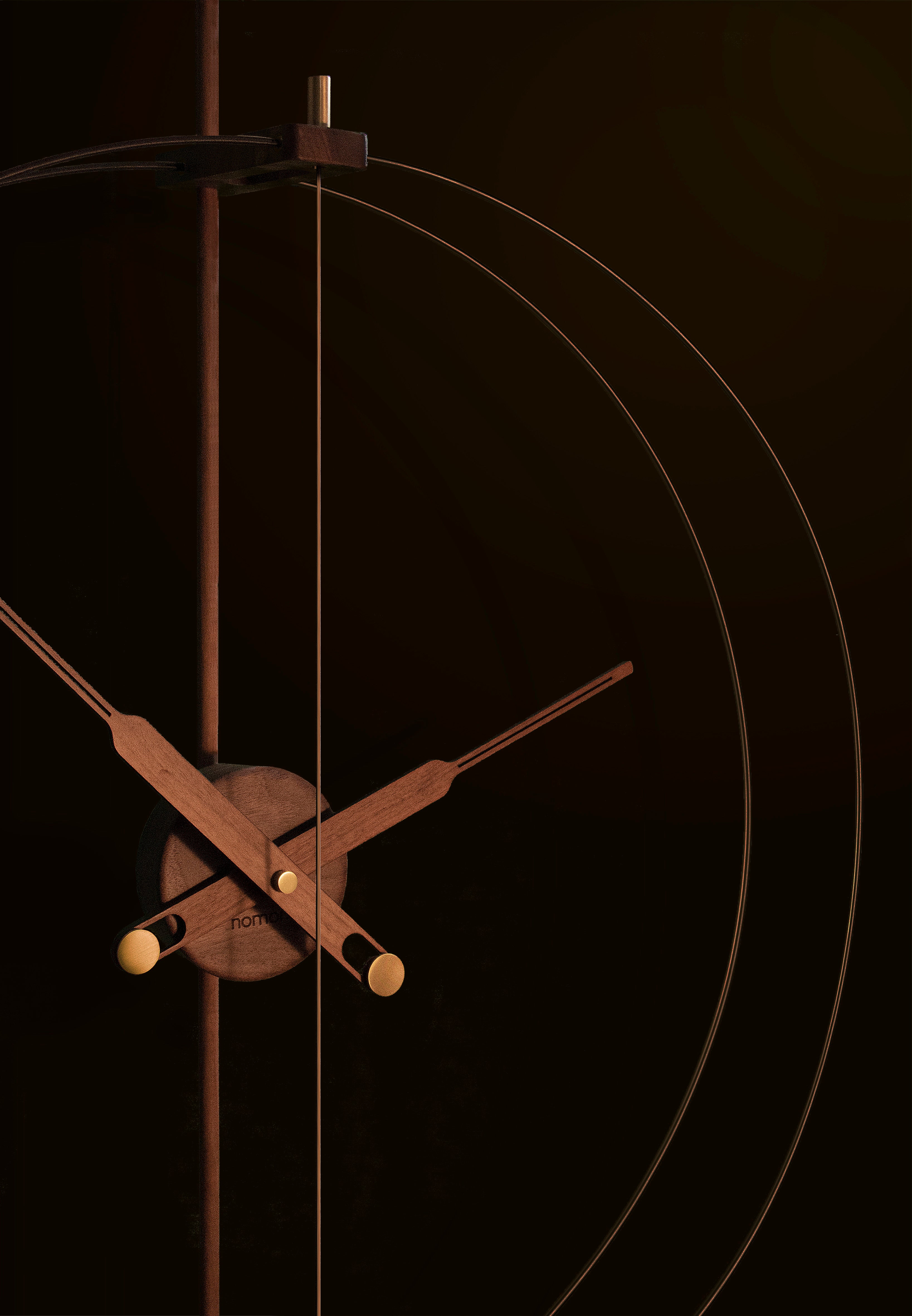 Wandklok MINI BARCELONA PREMIUM notenhout met messing afwerking