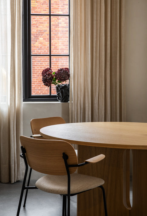 ANDROGYNE oak veneer table