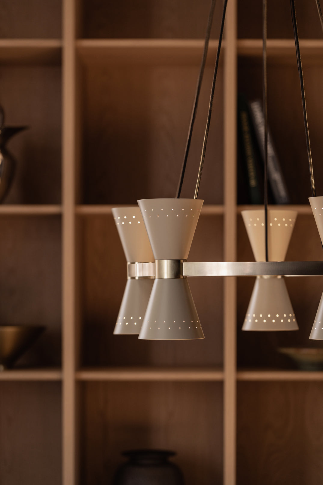 Kroonluchter COLLECTOR beige met messing afwerking