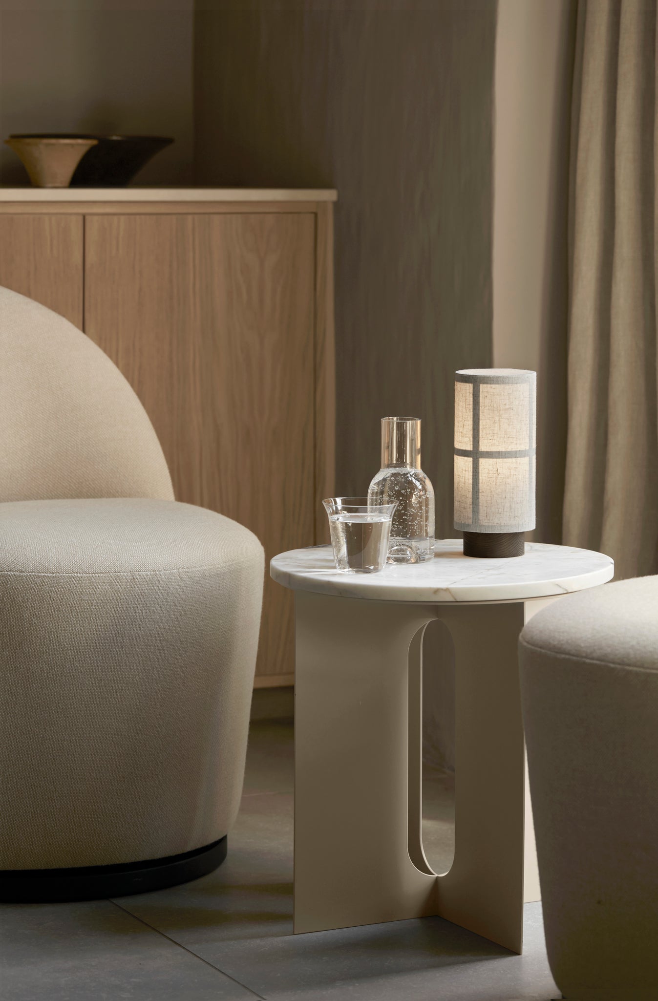 ANDROGYNE cream side table